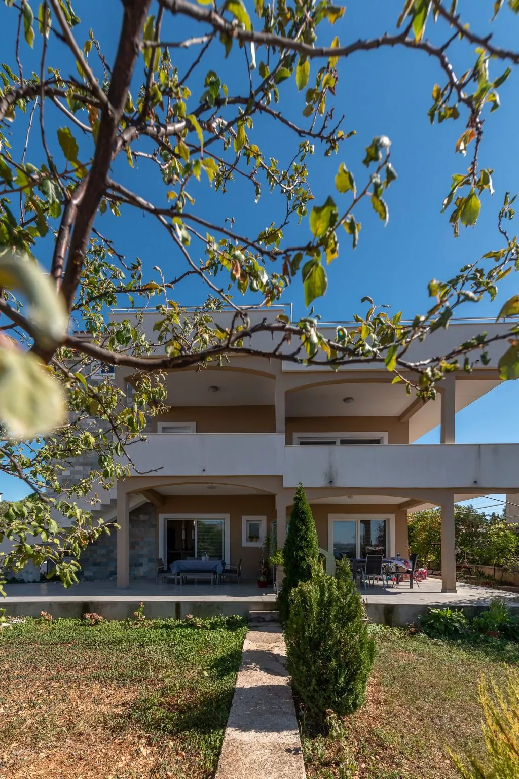 Moderne Ferienwohnung mit Gartennutzung, einem g - Image-tags.info