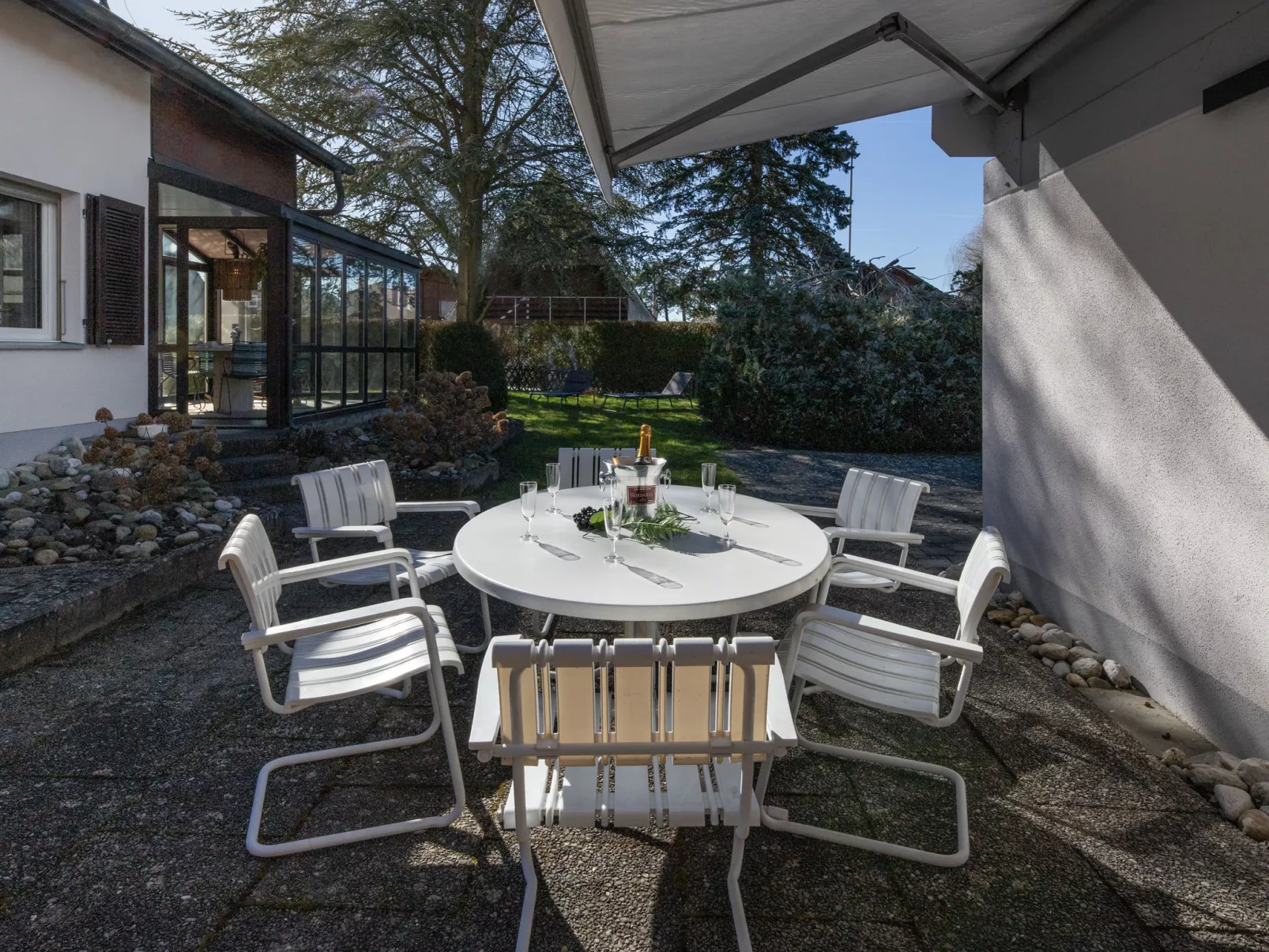 Sous-le-Moulin - Outside