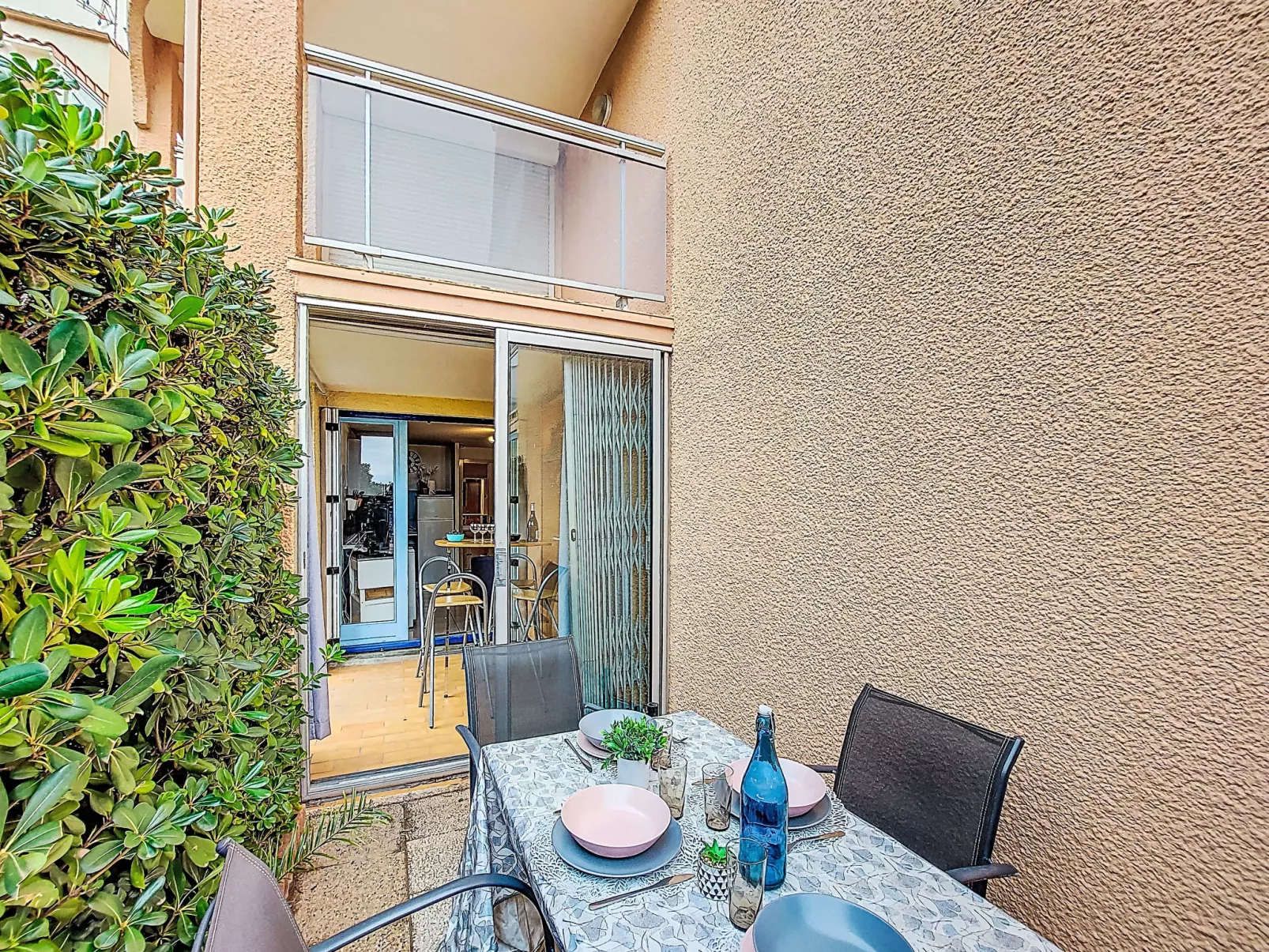 Cap de Mer - Outside