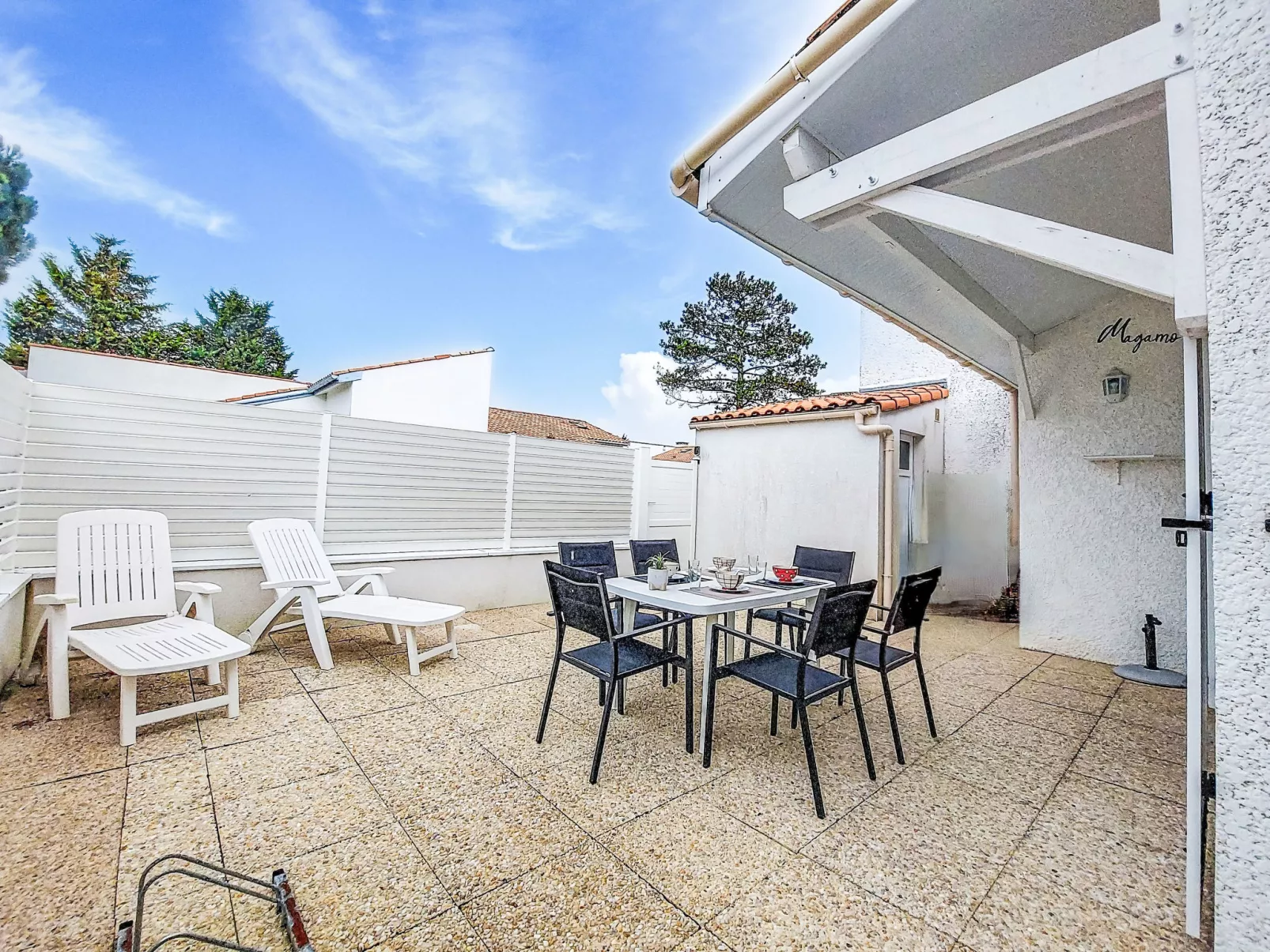 Les Palmyriennes - Draußen