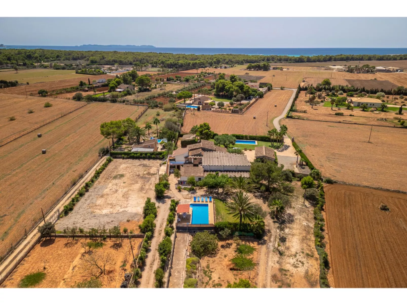 Cas Forner - Outside