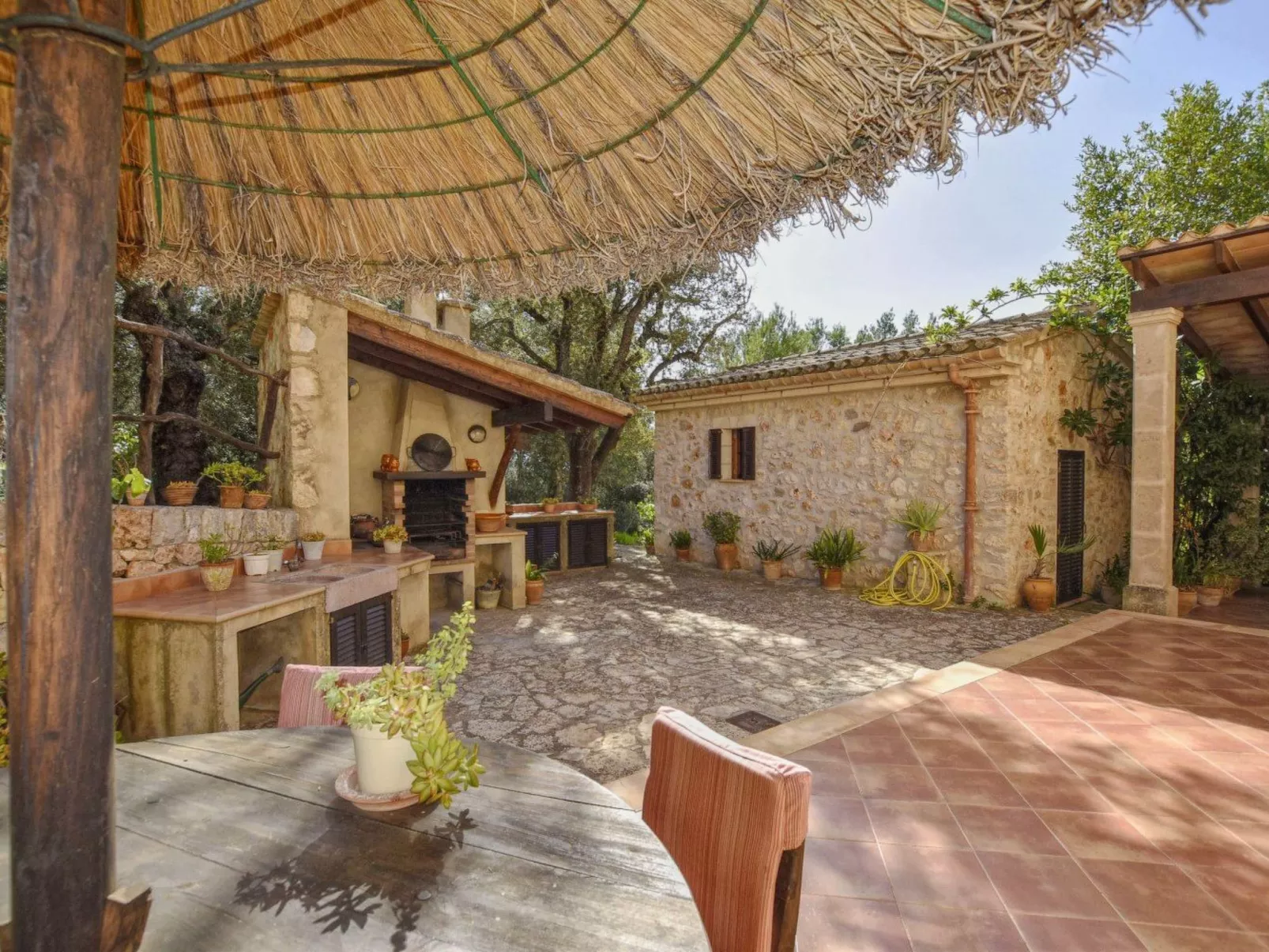 Rustikale Villa in der schönen mallorquinischen - Draußen