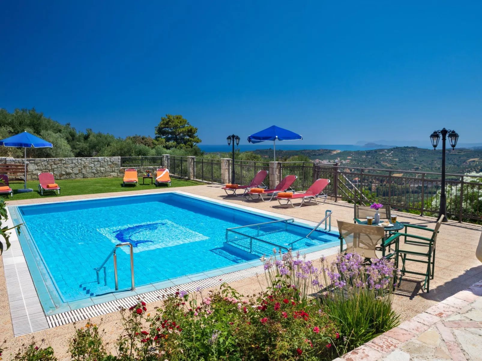 Familienvilla mit privatem Pool und Kinderbereich - Dehors