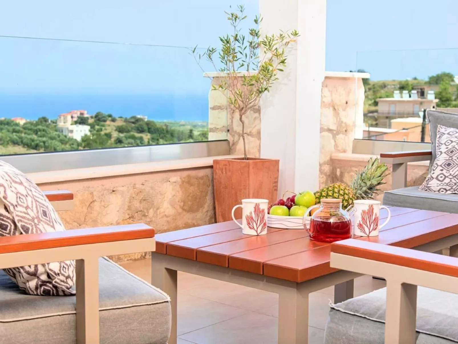 "Acrothea Villa Beheizter Pool" - Draußen