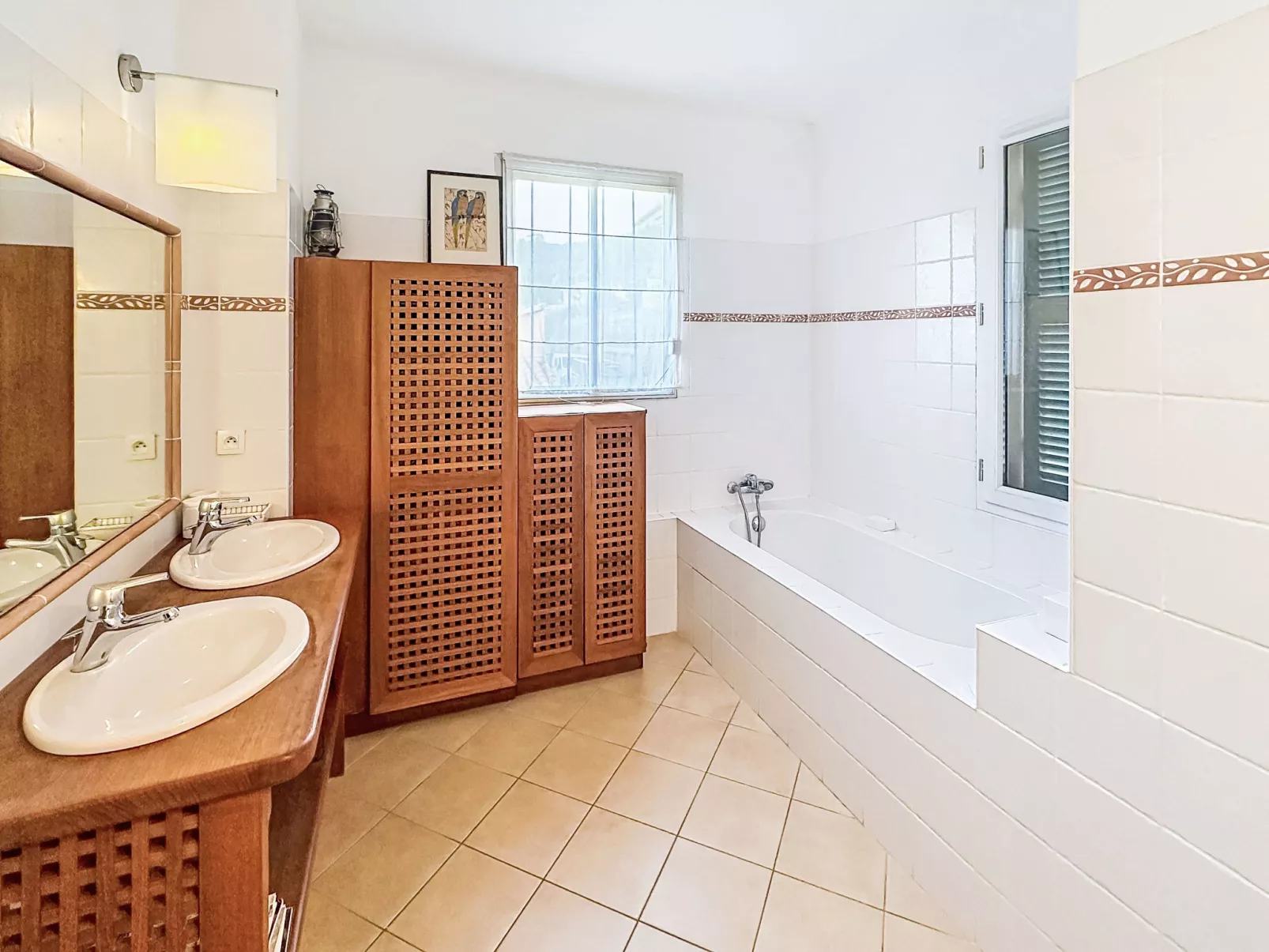 Les Amandiers - Inside