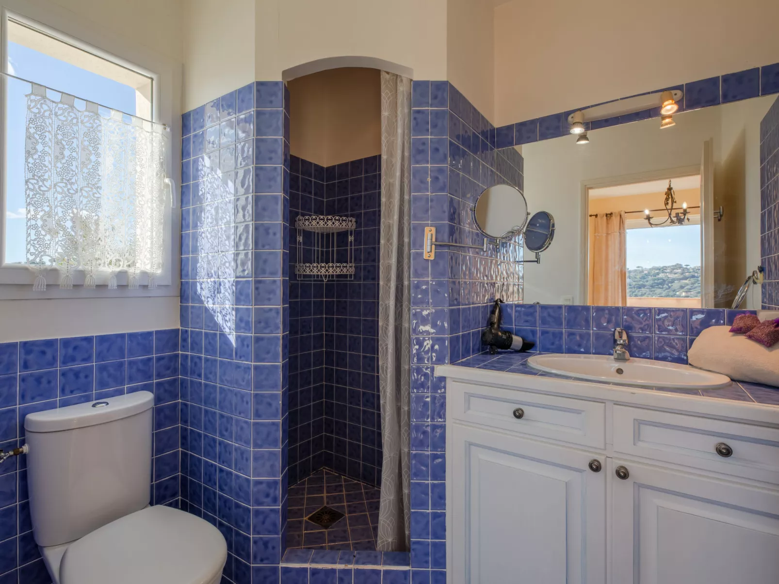 La Figuière - Inside