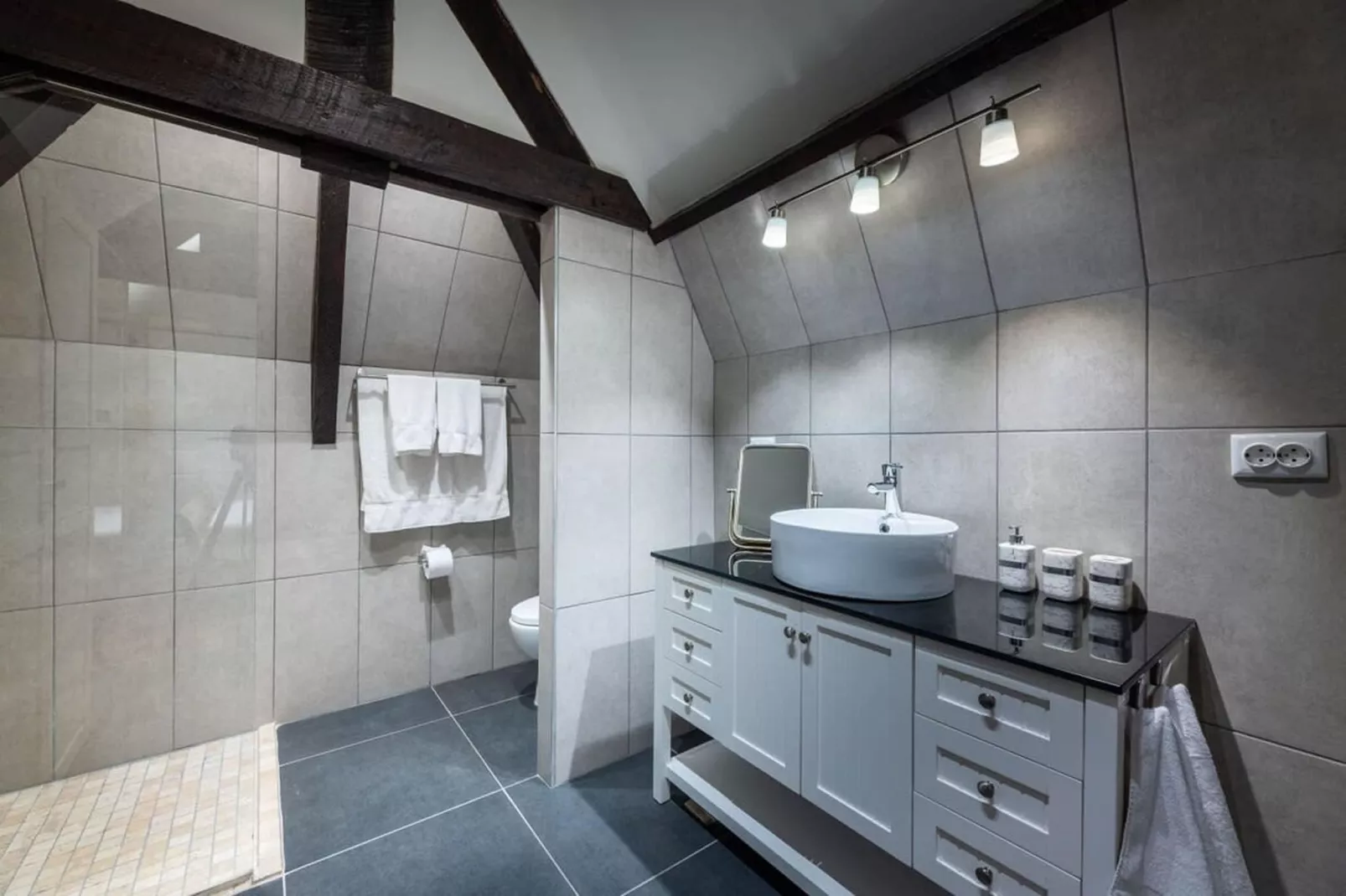 Plaza JoJo C - Bathroom