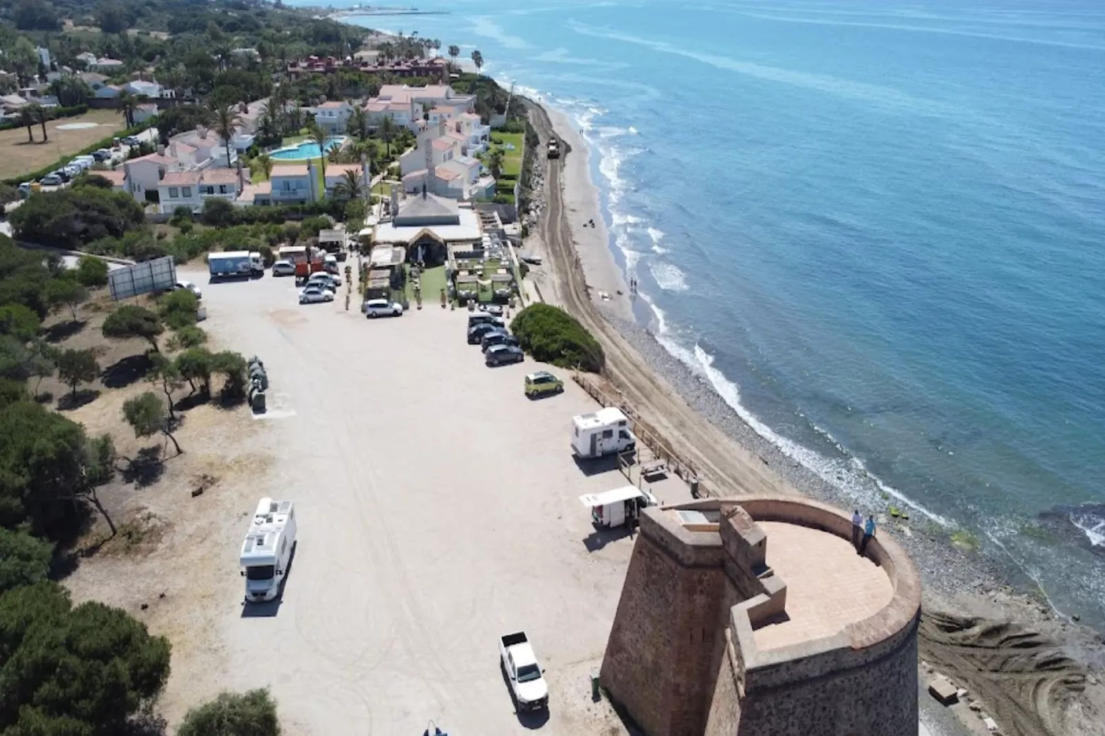 Beachside Family Apartment with Direct Pool Access - Areas within 5km in summer