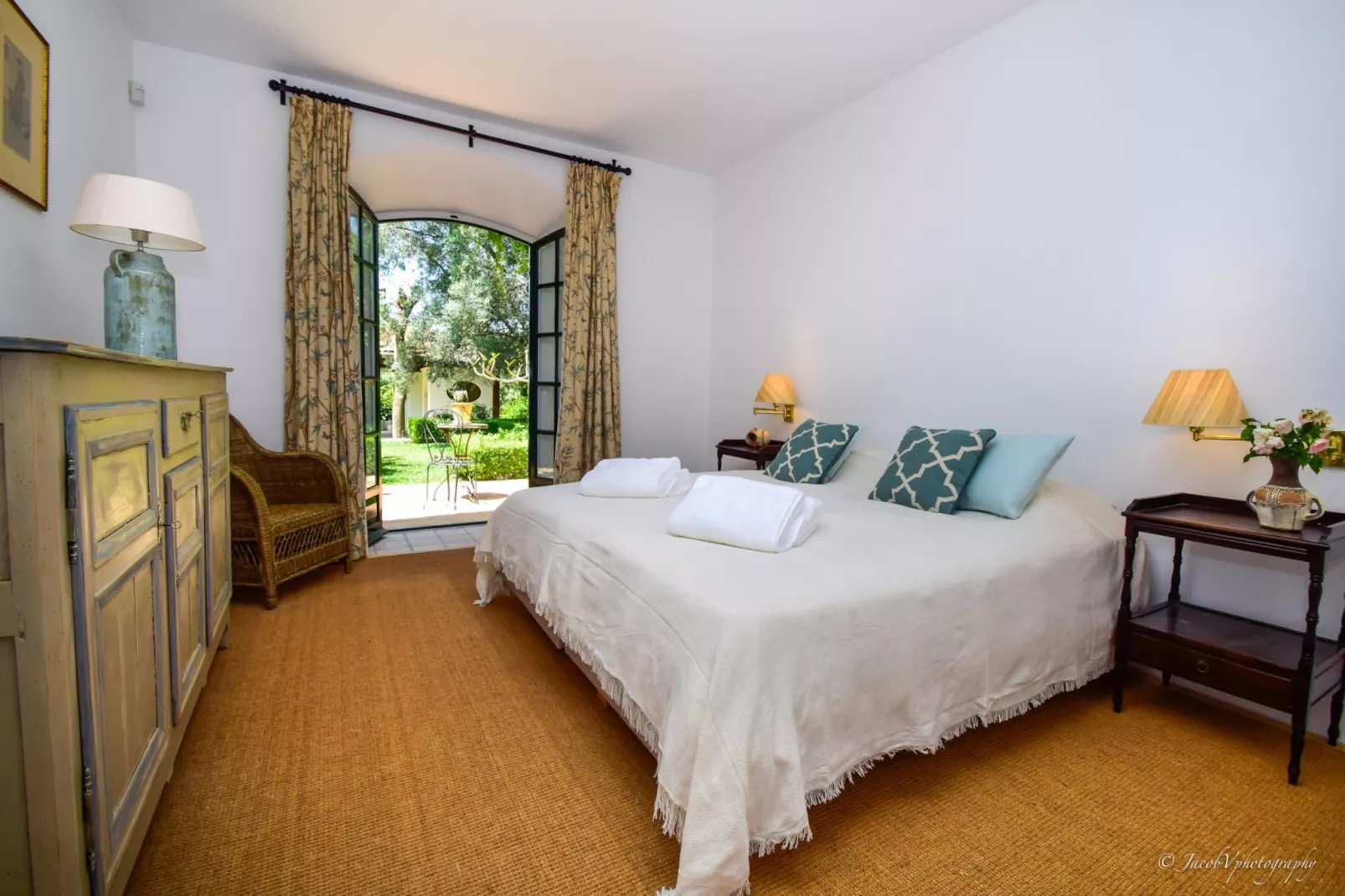 A Real Oasis in  Colonial style - Bedroom