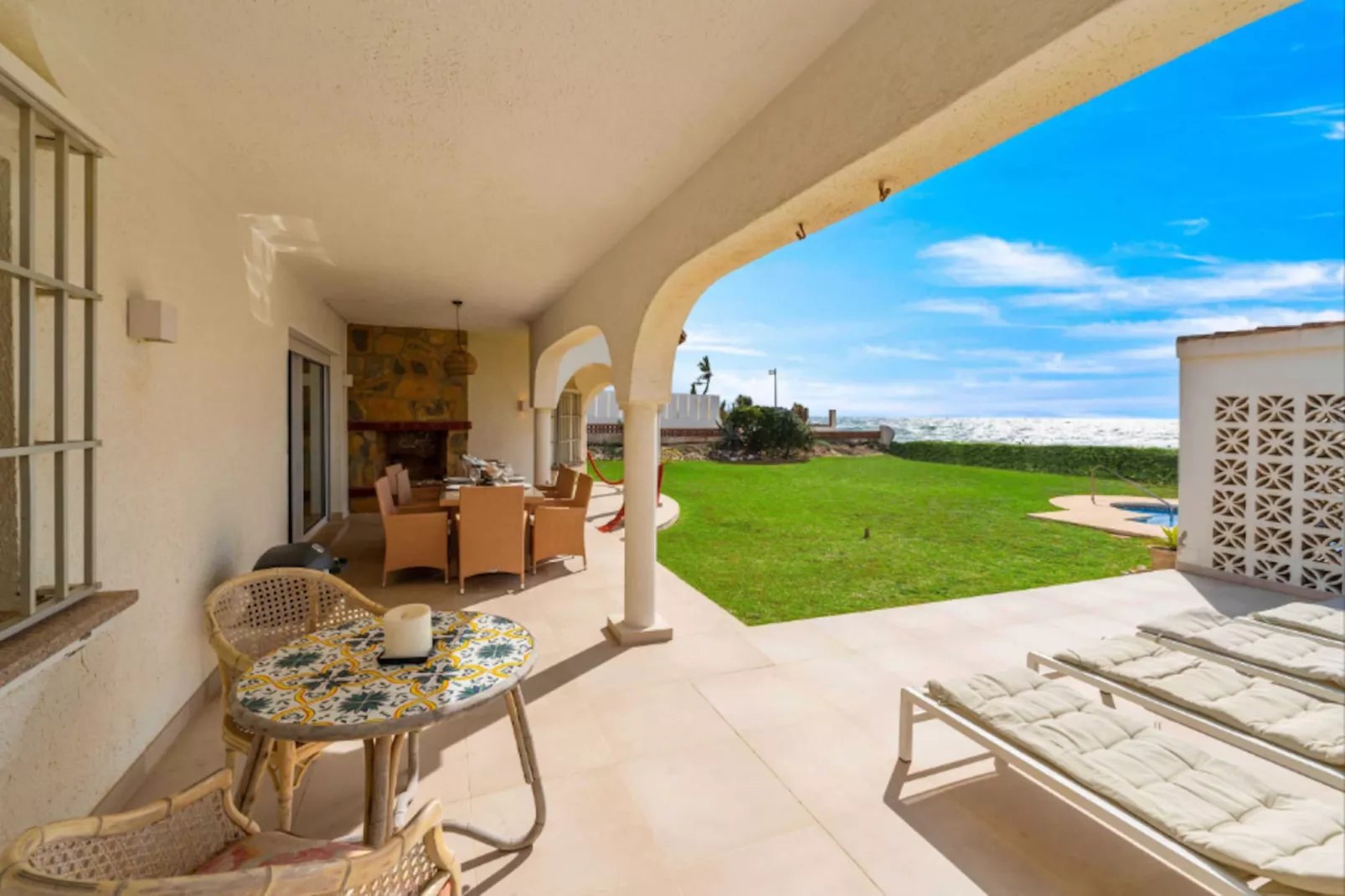 1100 - BEACH FRONT VILLA - Terrasse