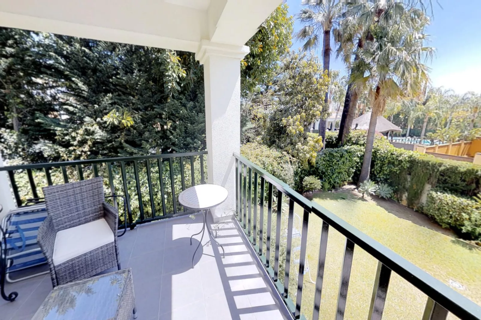 Modern Gated Apartment near Beach & Puerto Banus - Terrasse/Balkon