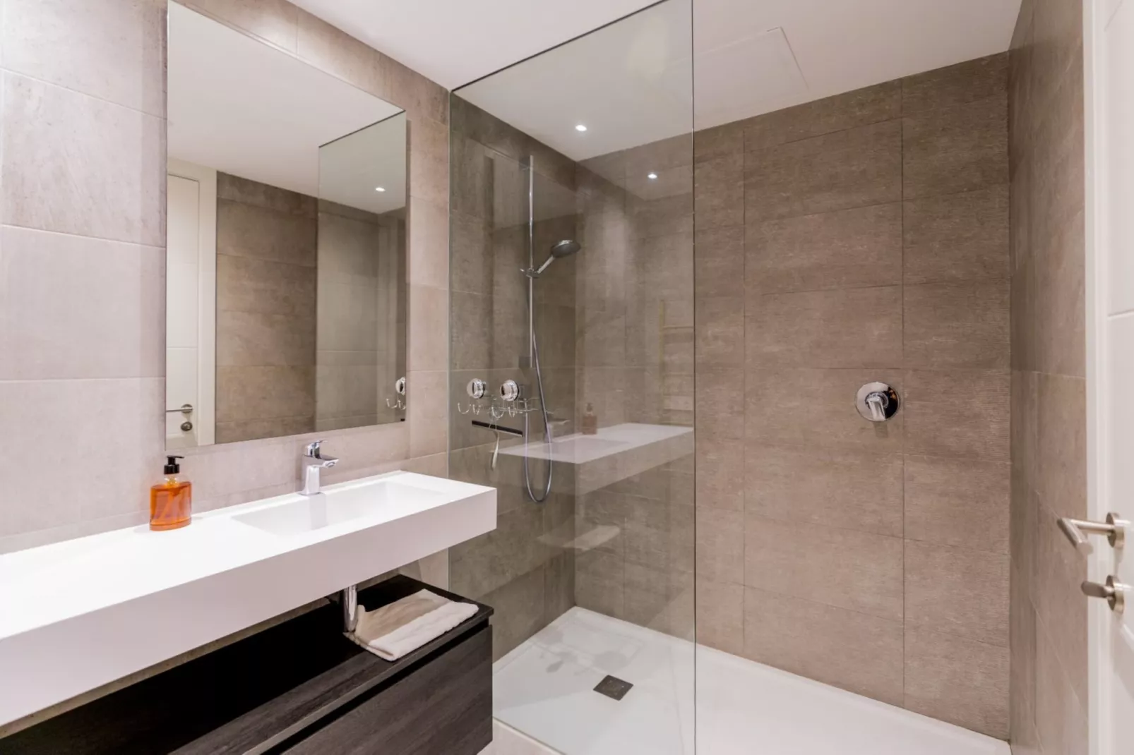 Stylish 3-Bed Apartment | Alcazaba Lagoon (1204) - Salle de bain