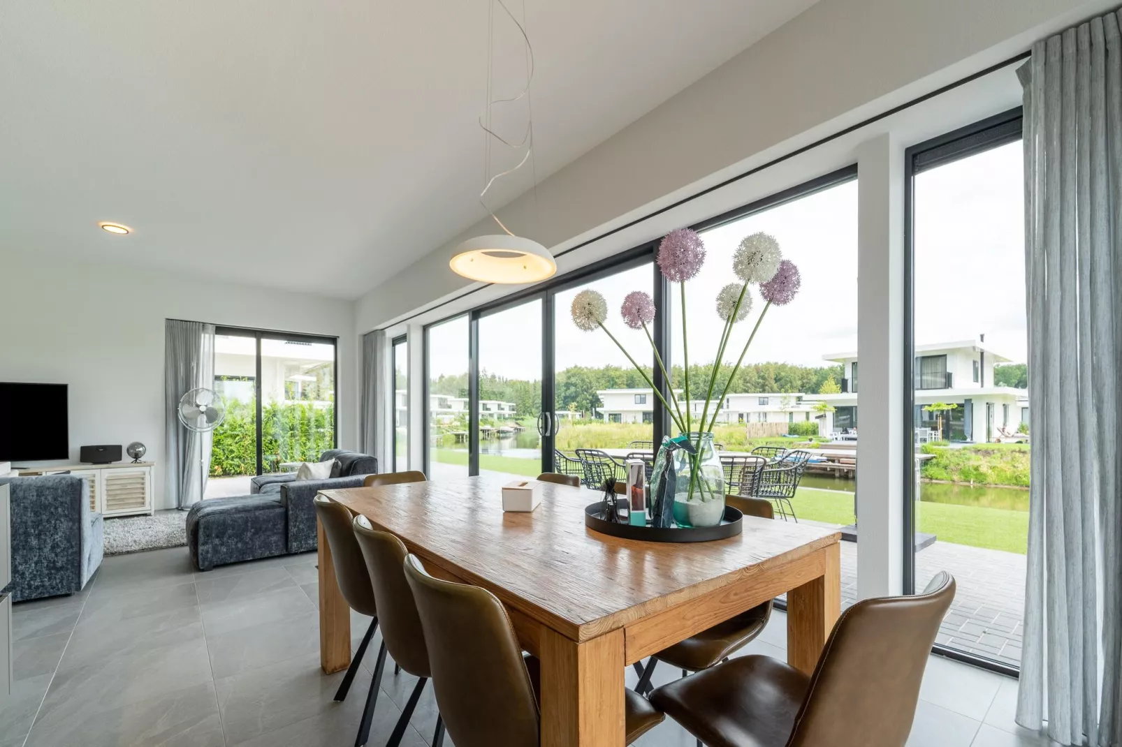 Villa Lacus 553-Salle à manger