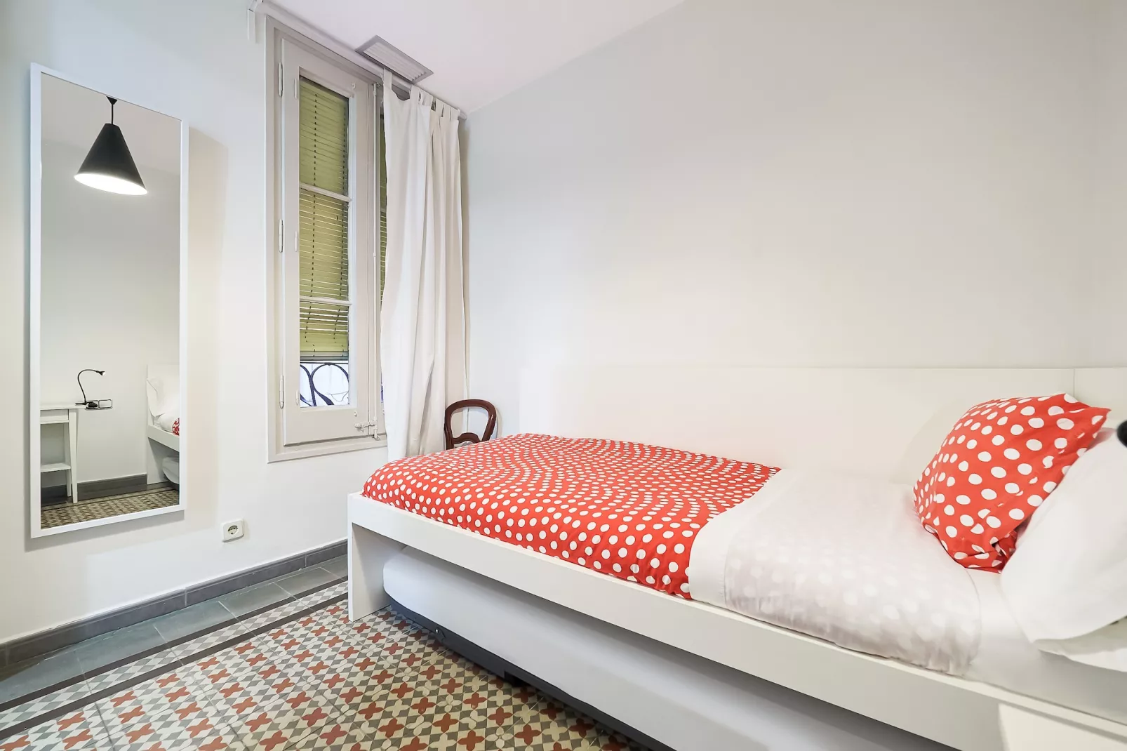 Rambla Paris Apartment - Bedroom