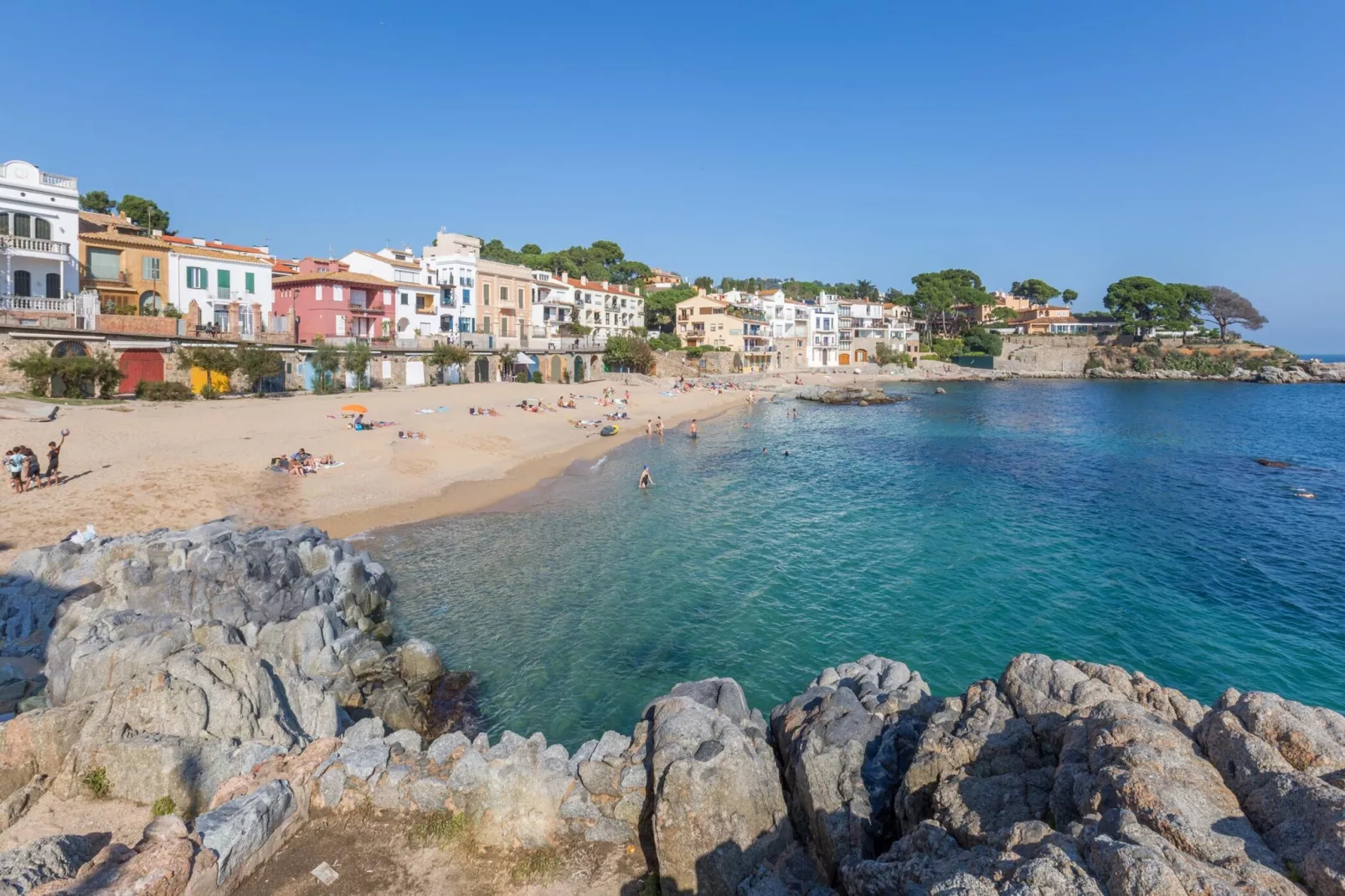 Costa Brava E-3 - Areas within 5km in summer
