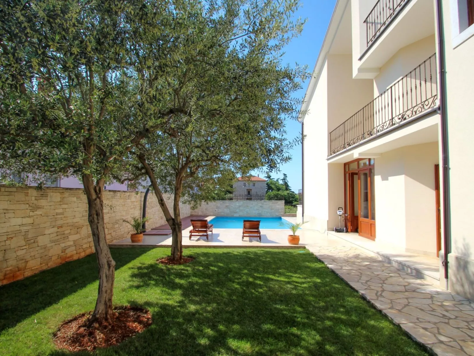 Für 4 Personen ca. 50 m&sup2; in Bužinija, Adriaküste Kroatien (Westküste von I - Draußen