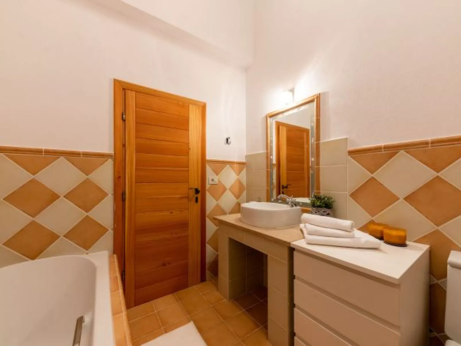 Villa Barotul with pool - Image-tags.info