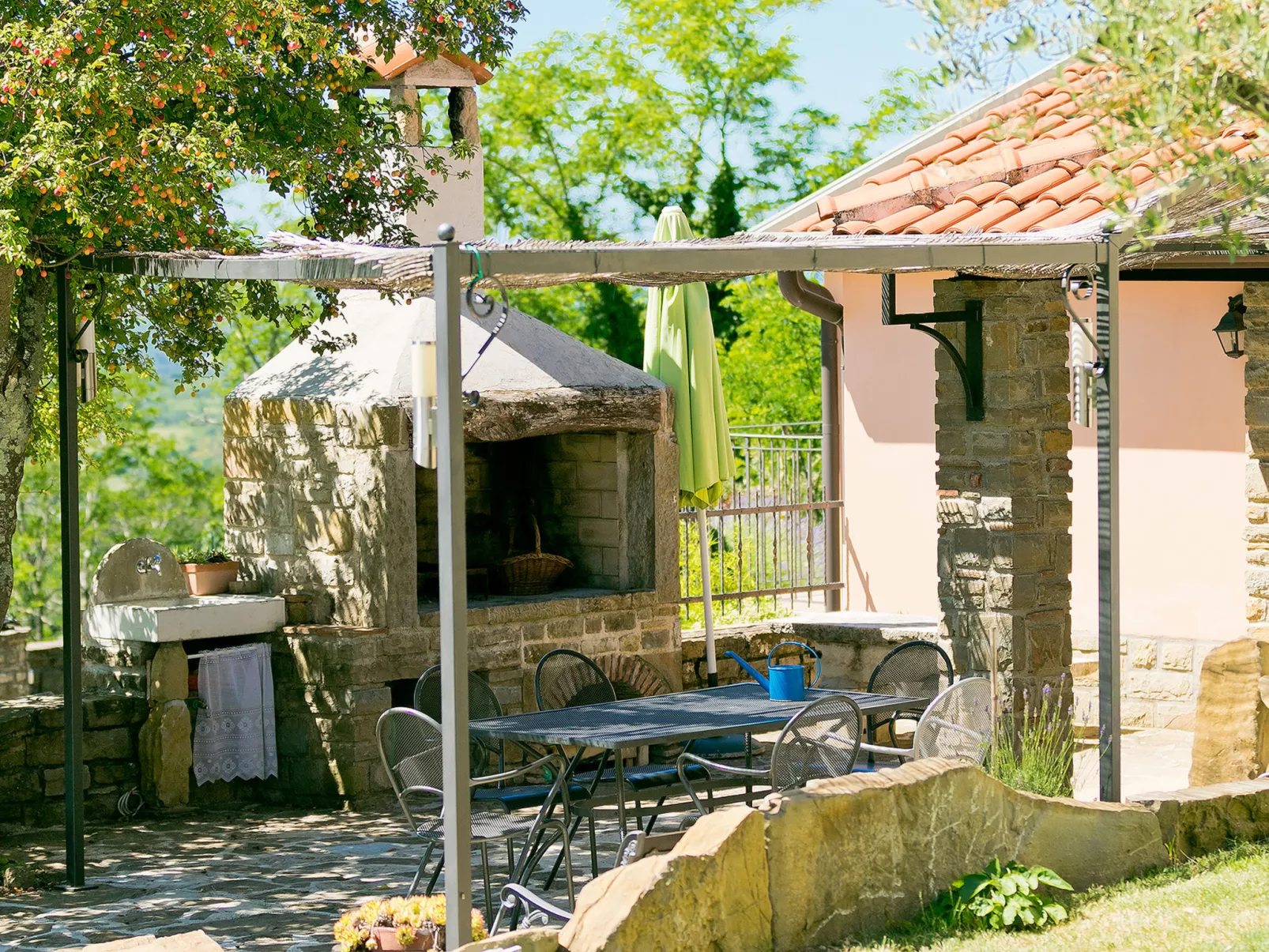 Margherita - Outside