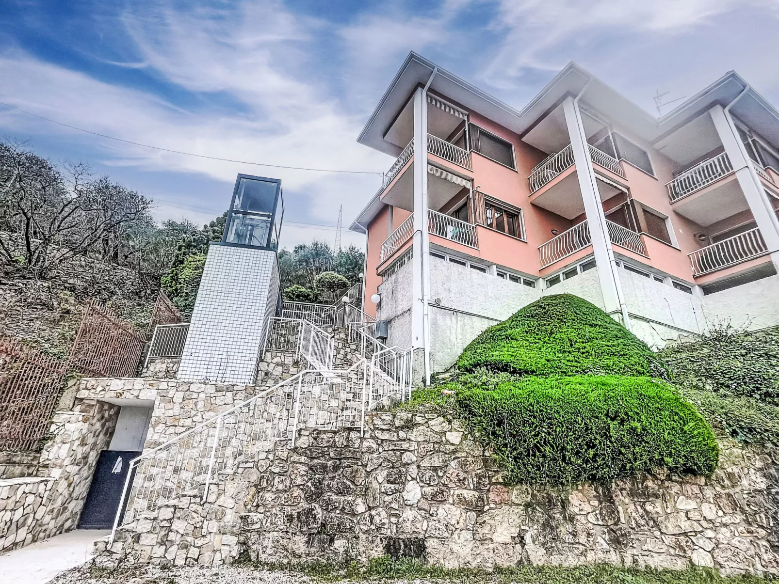 Sona's Lake Home - Draußen