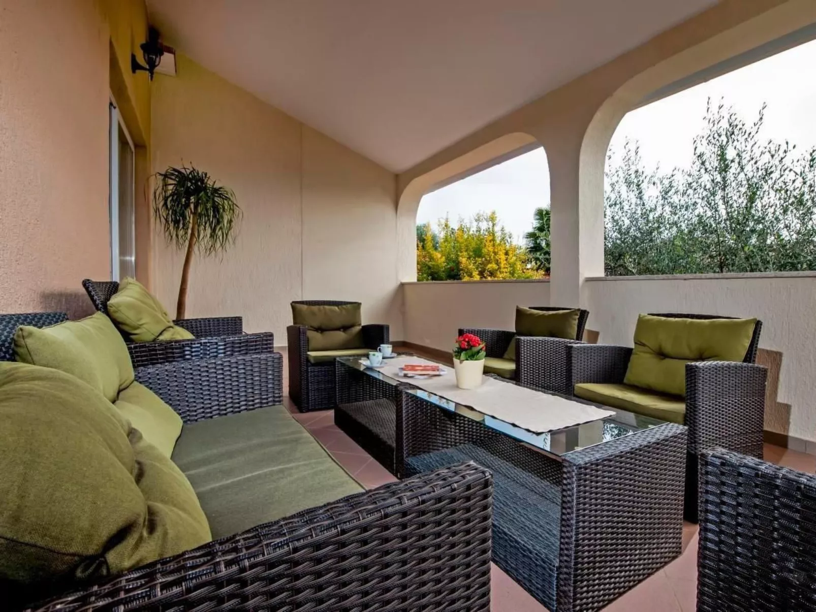VILLA ENI mit Pool - Image-tags.info
