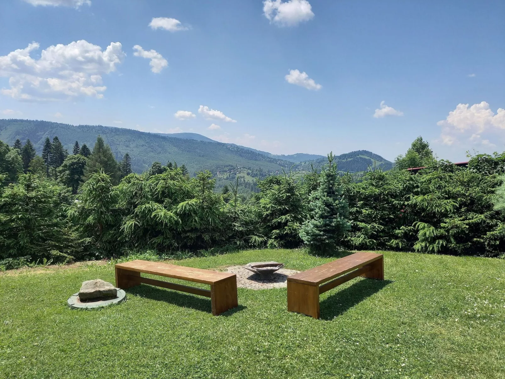 In den Bergen, Villa mit Panoramaterrasse - Draußen