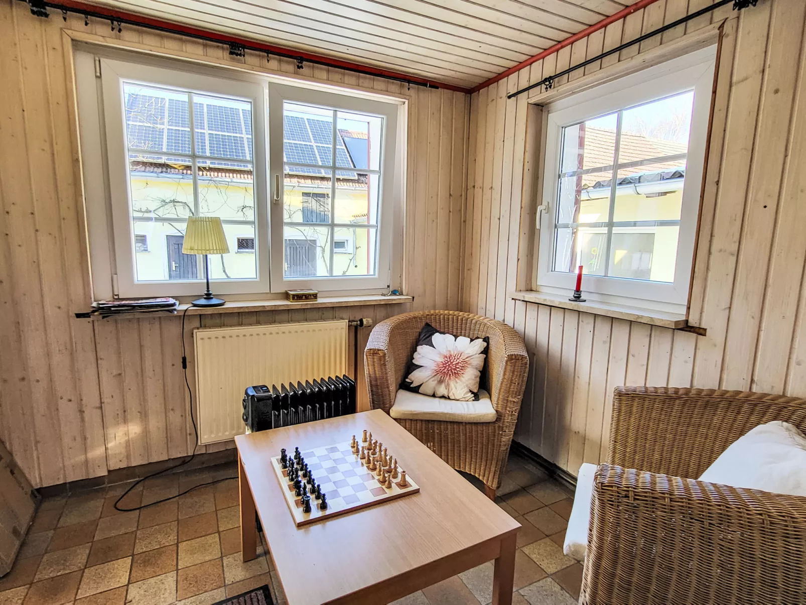 Mit großem eingezäunten Garten - Drinnen