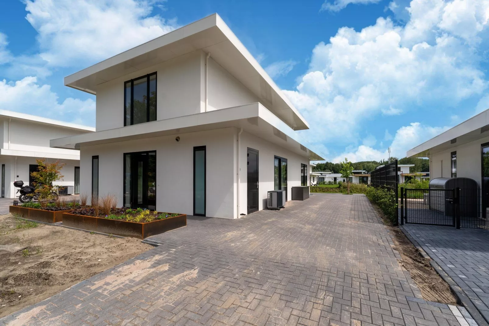 Combi watervillas 553 and 554-Exterior summer