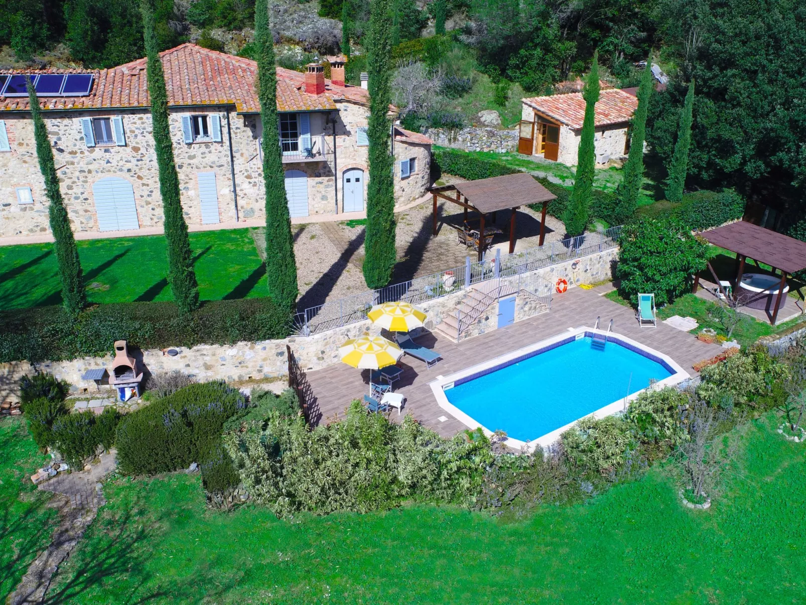 In Montecastelli Pisano mit beheiztem Whirlpool - Dehors