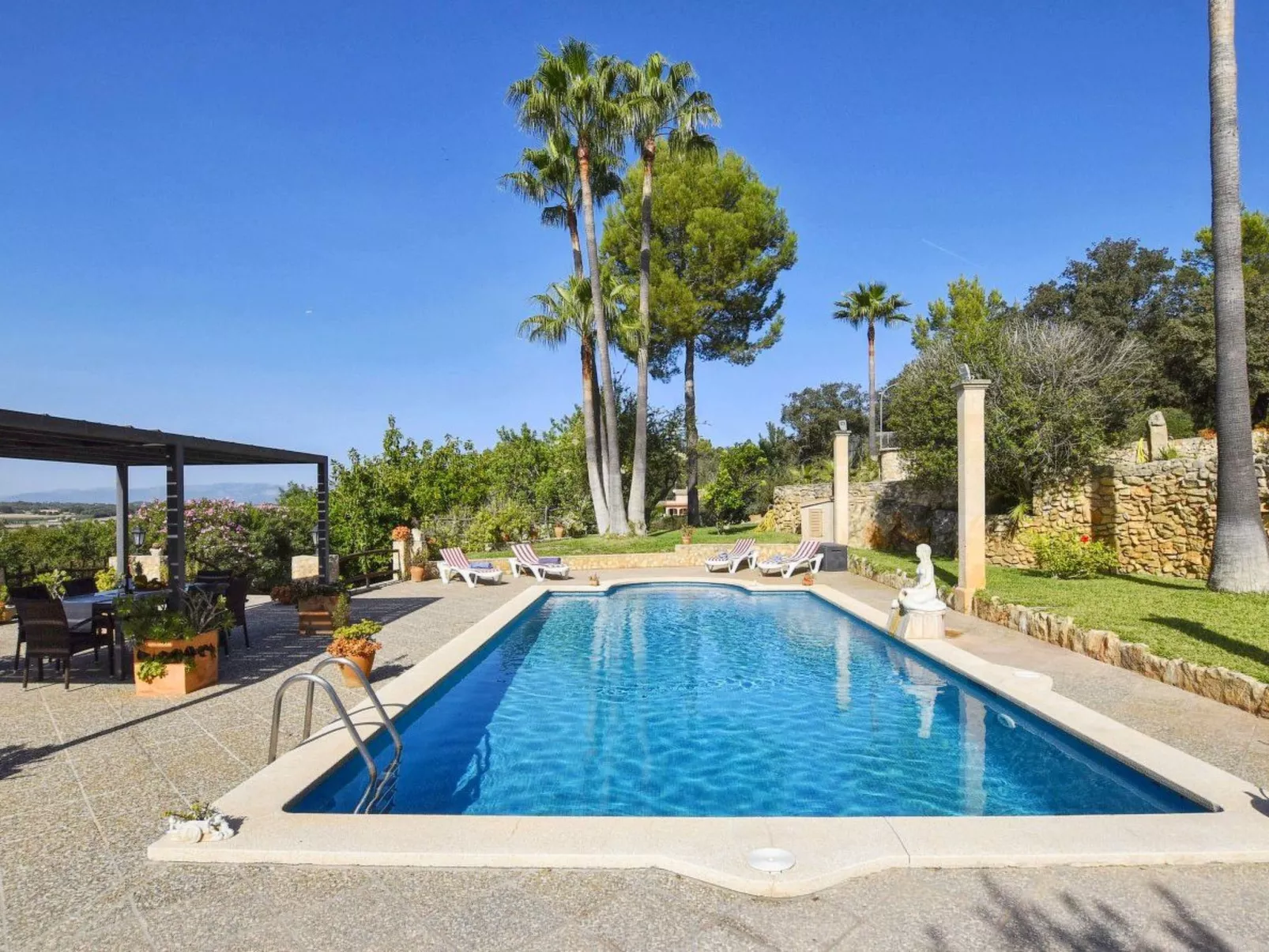 Rustikale Villa in der schönen mallorquinischen - Draußen