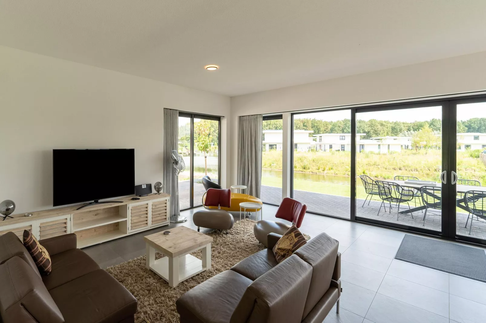Combi watervillas 553 and 554-Living room