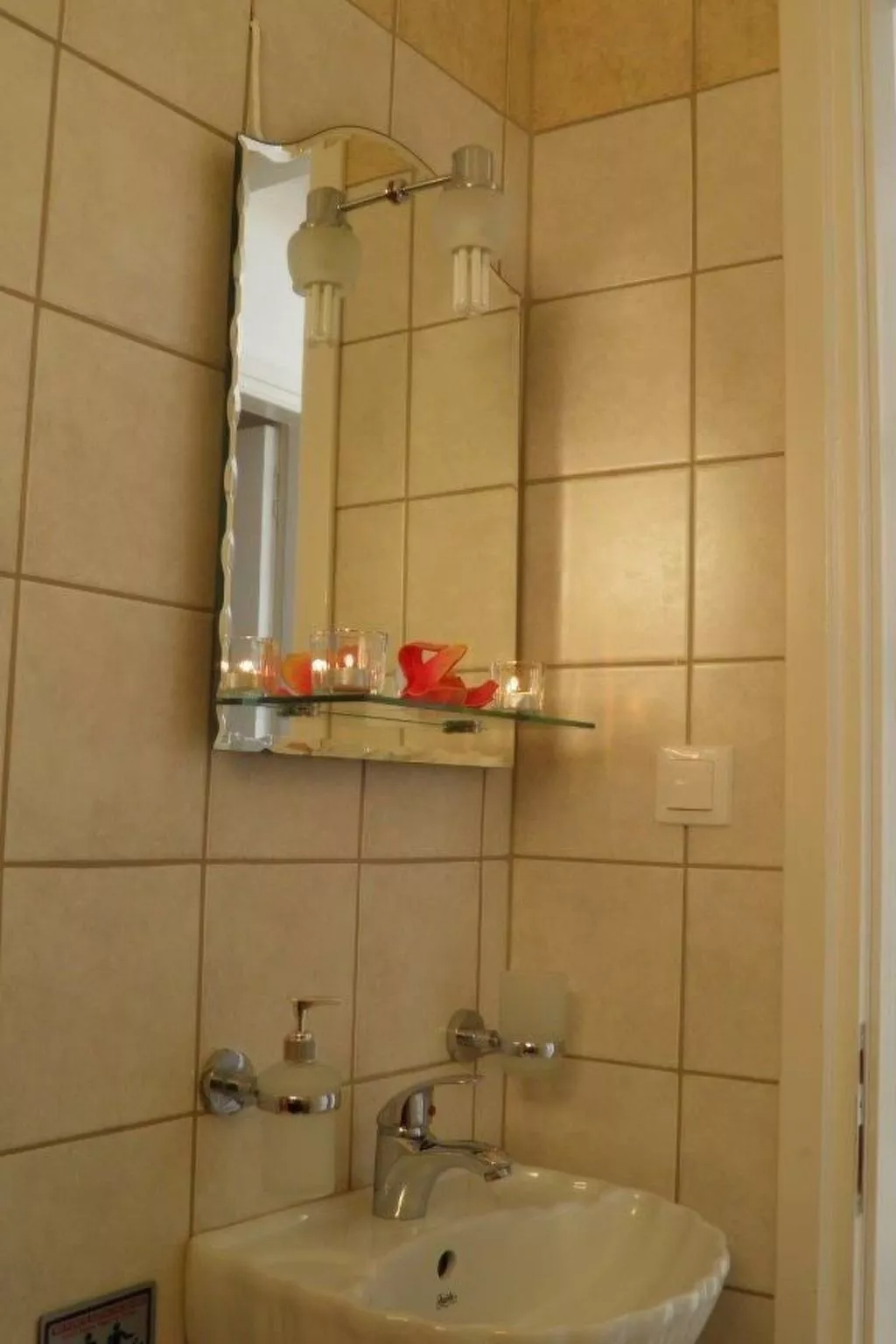 Sehr geräumiges Apartment mit eigenem Pool und Whirlpool - Drinnen