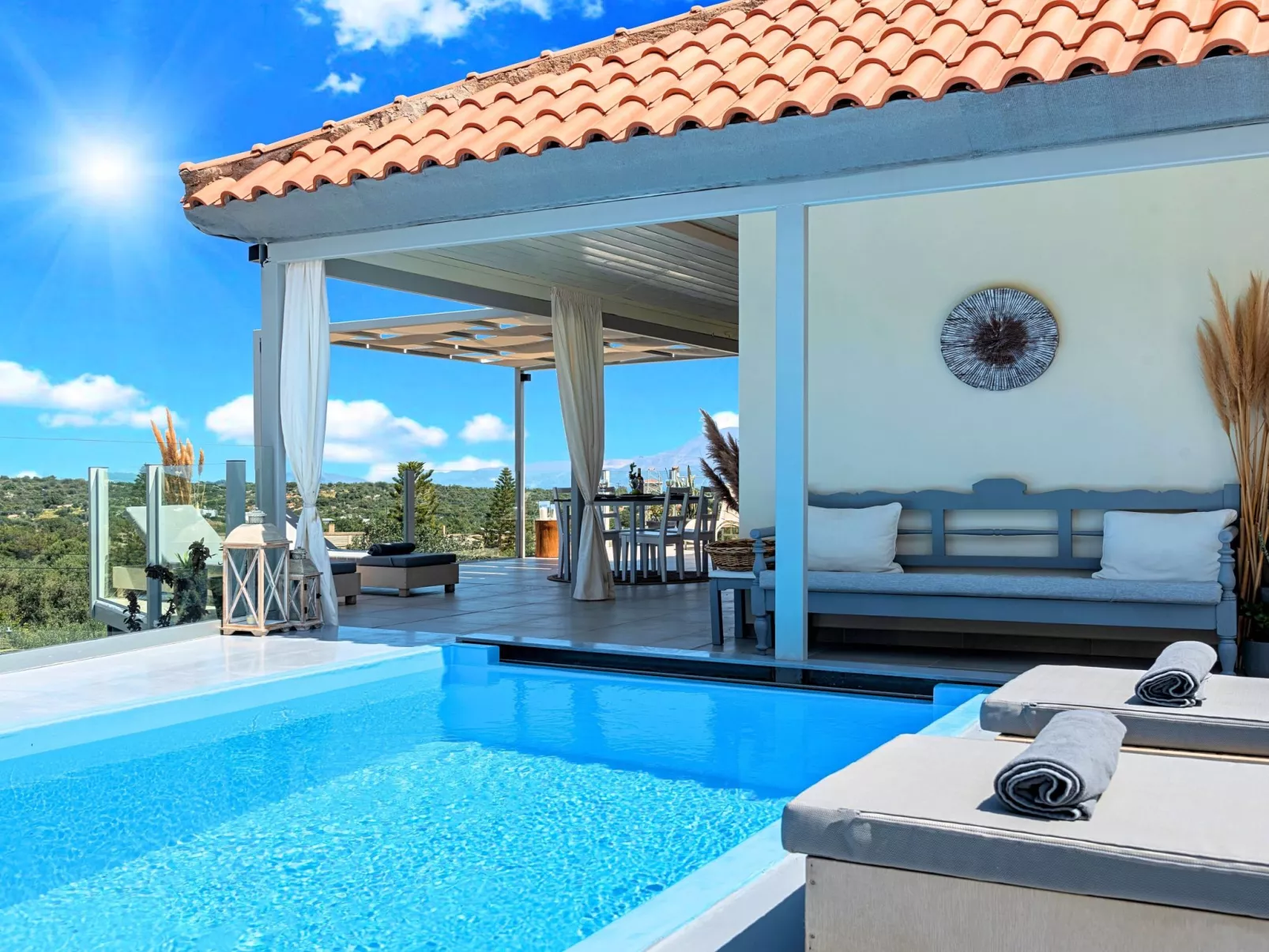 "Olive Green" mit Blick auf das Wasser - Inside