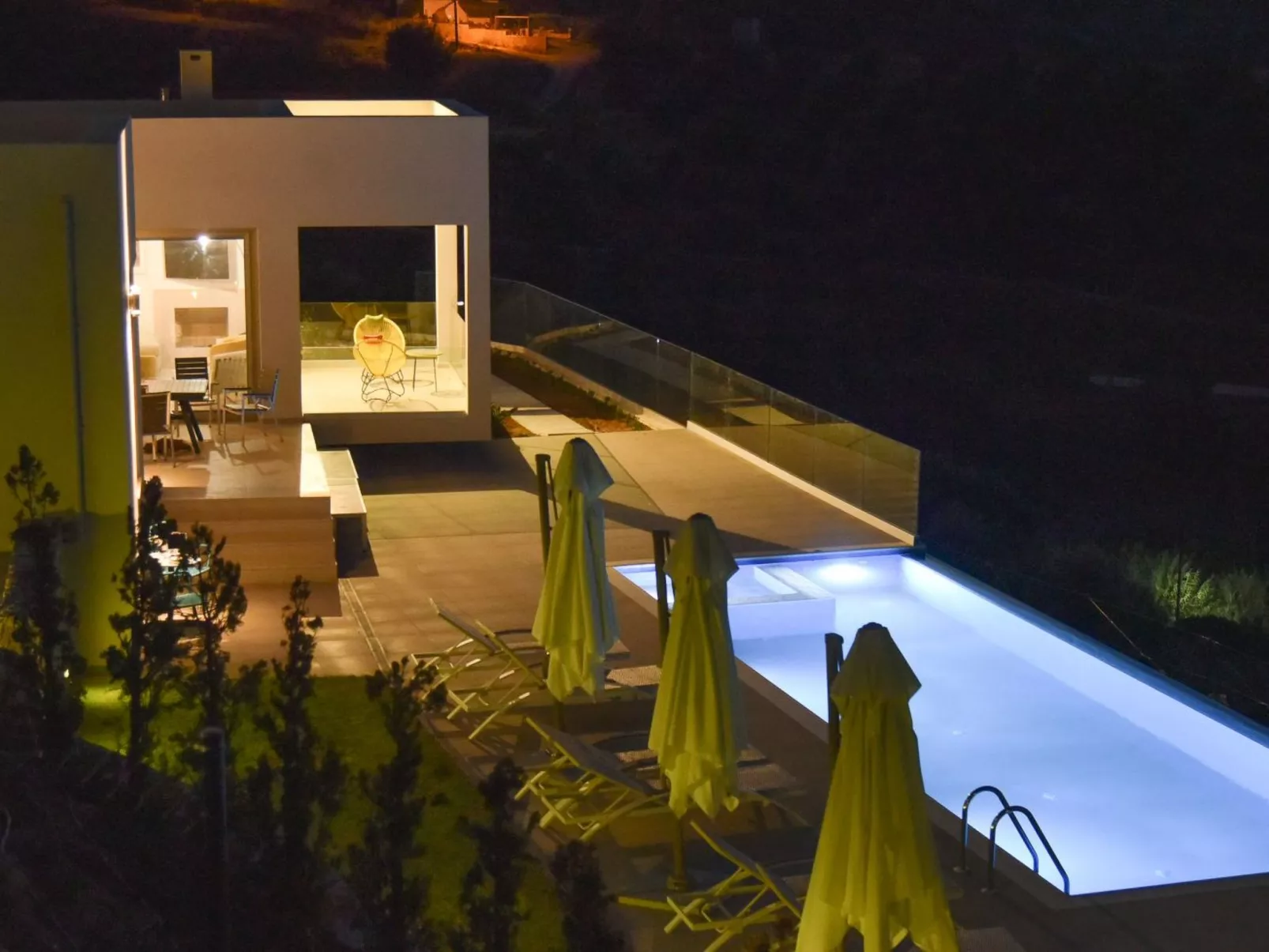 "Villa Kallia" mit Infinity-Pool - Outside