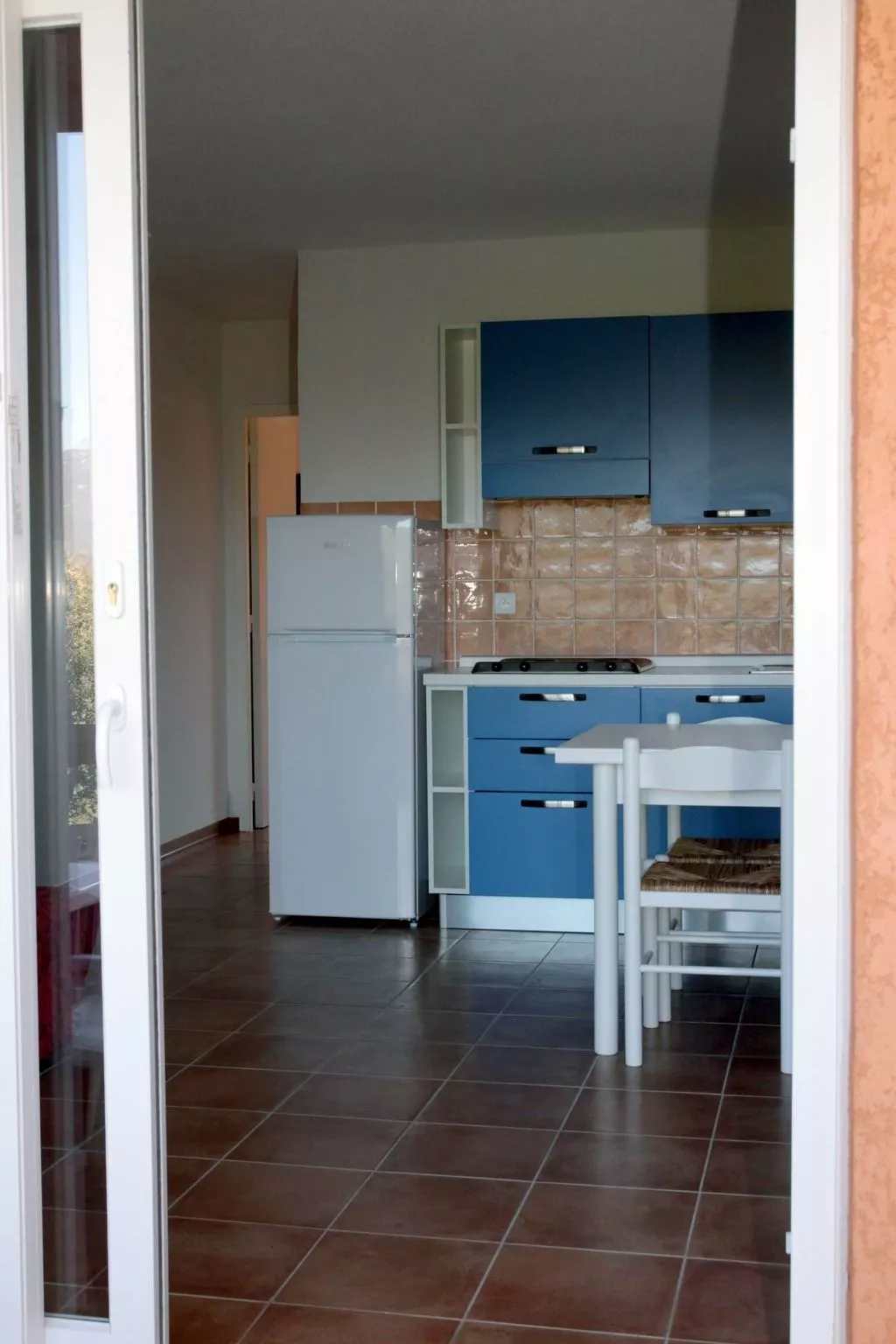 Unterkunft mit Terrasse, AC, Gemeinschaftspool - Inside