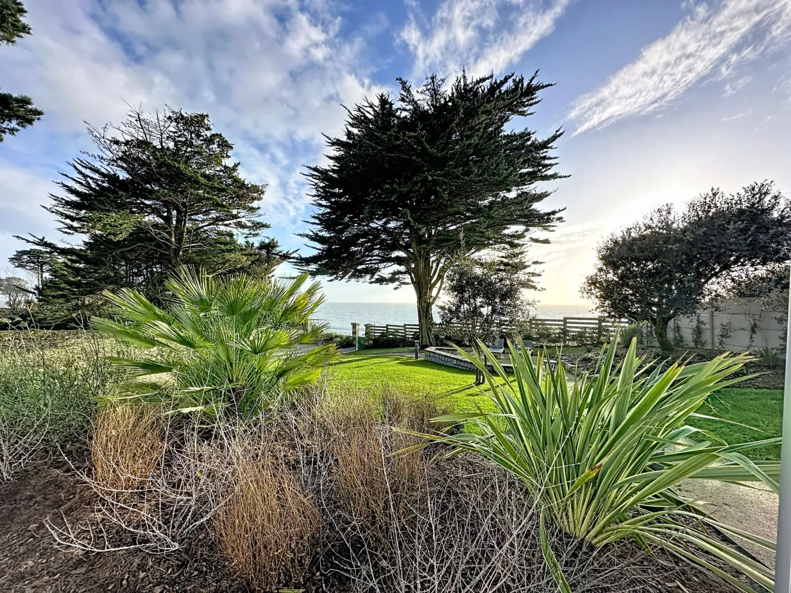 Le Vent d'Avril - Draußen