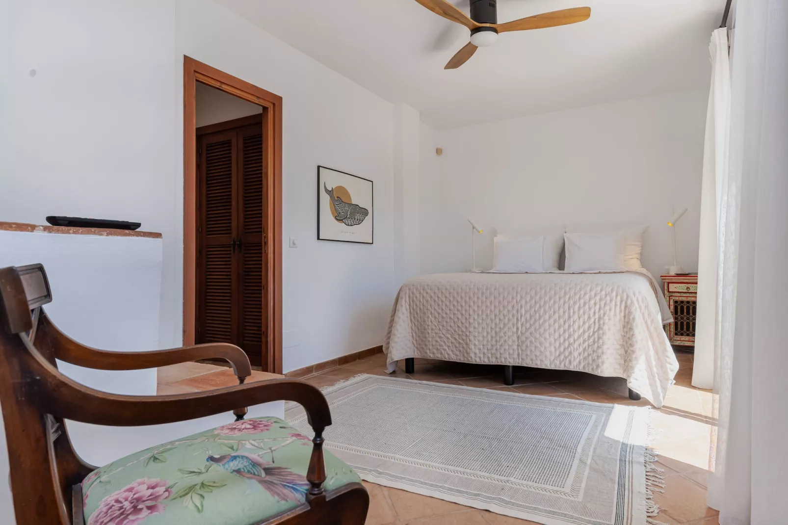 Charming Andalusian-Style Beach Villa - Schlafzimmer