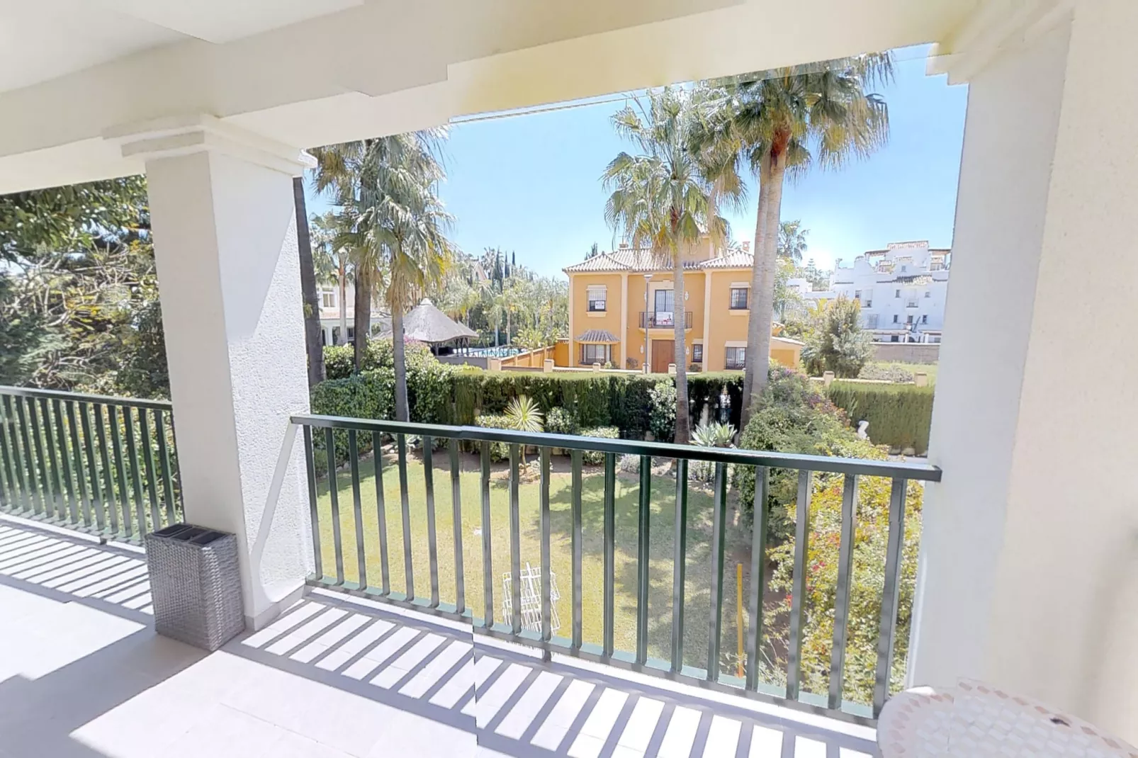 Modern Gated Apartment near Beach & Puerto Banus - Terrasse/Balkon