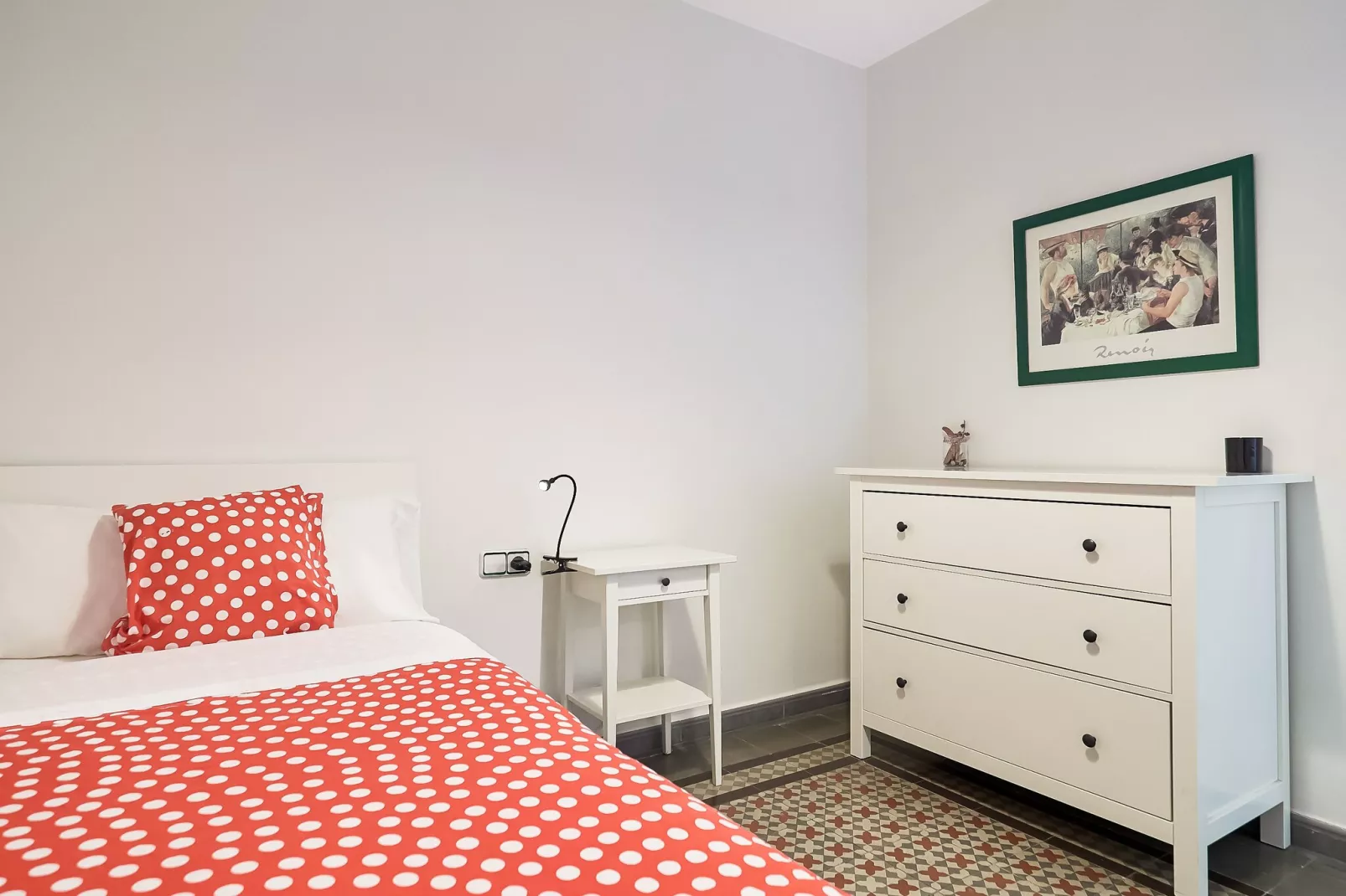 Rambla Paris Apartment - Bedroom