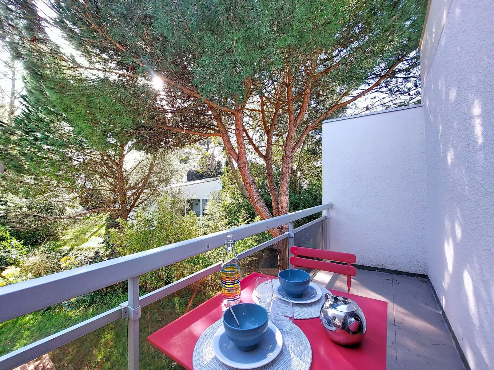 Les Ecureuils - Outside