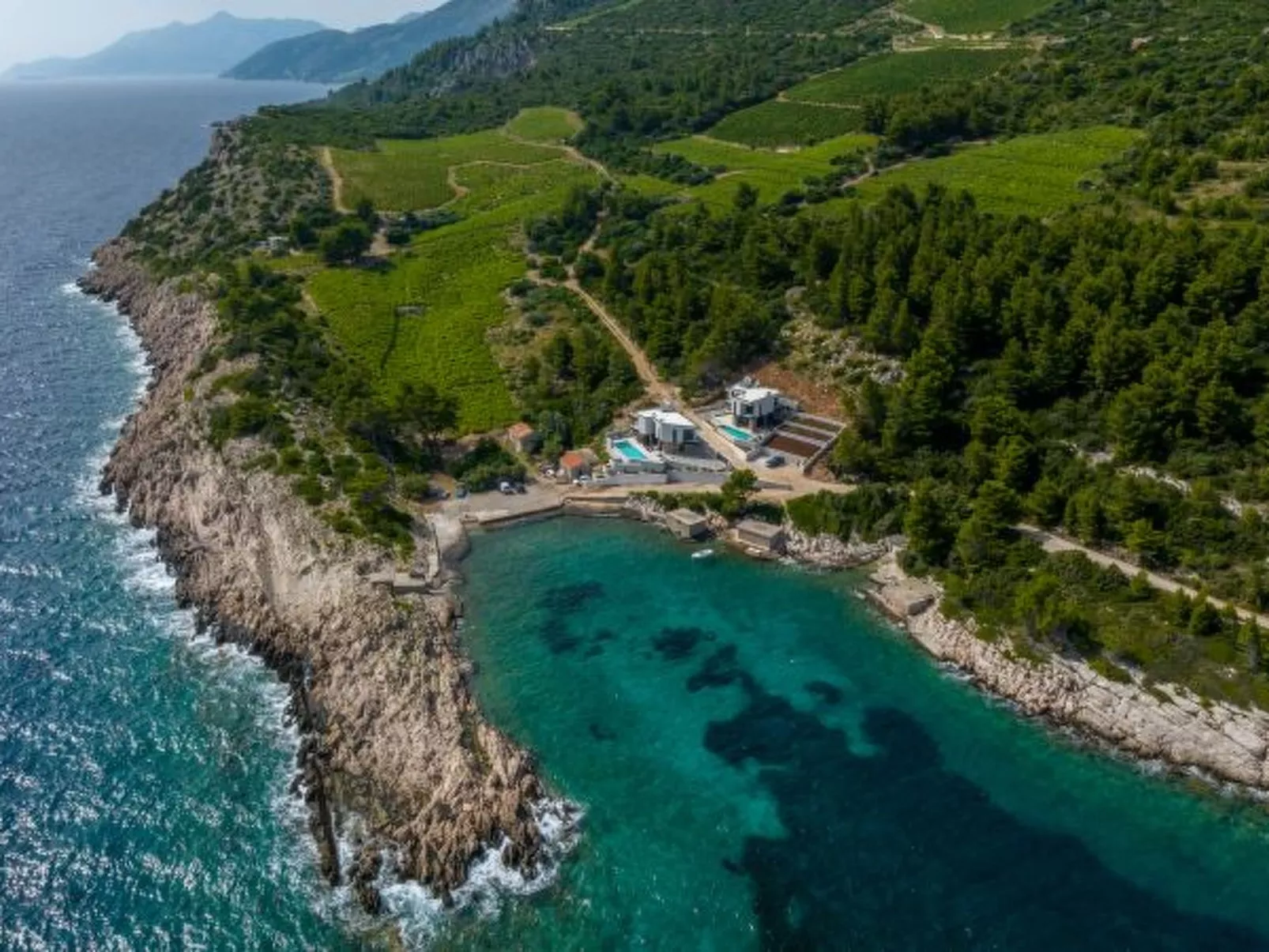 Beachfront villa Luce with seaview and pool - Dehors