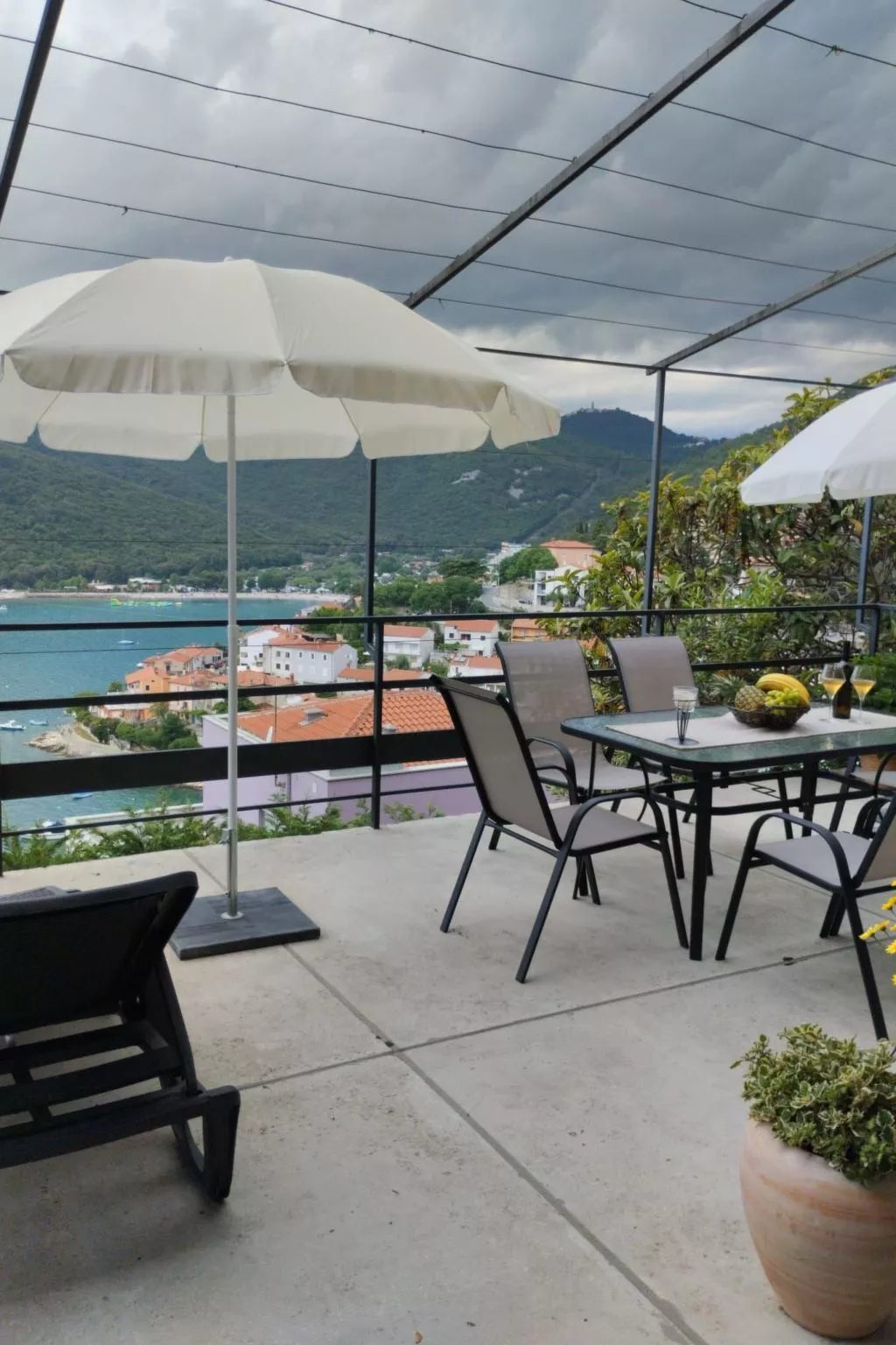 Appartement Bruna mit Terrasse und Meerblick - Draußen