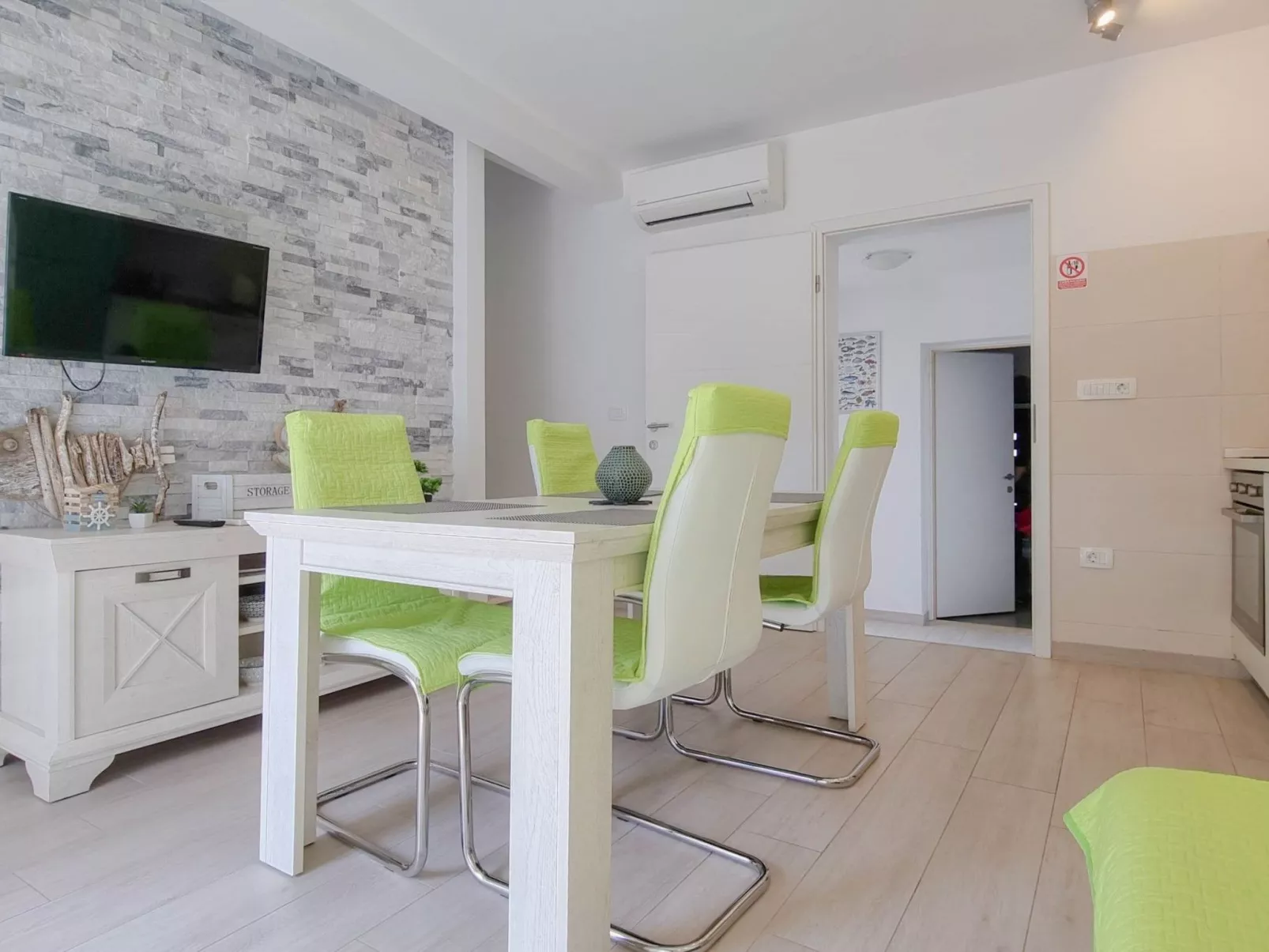 Für 4 Personen ca. 40 m&sup2; in Novigrad, Adriaküste Kroatien (Westküste von I - Image-tags.info