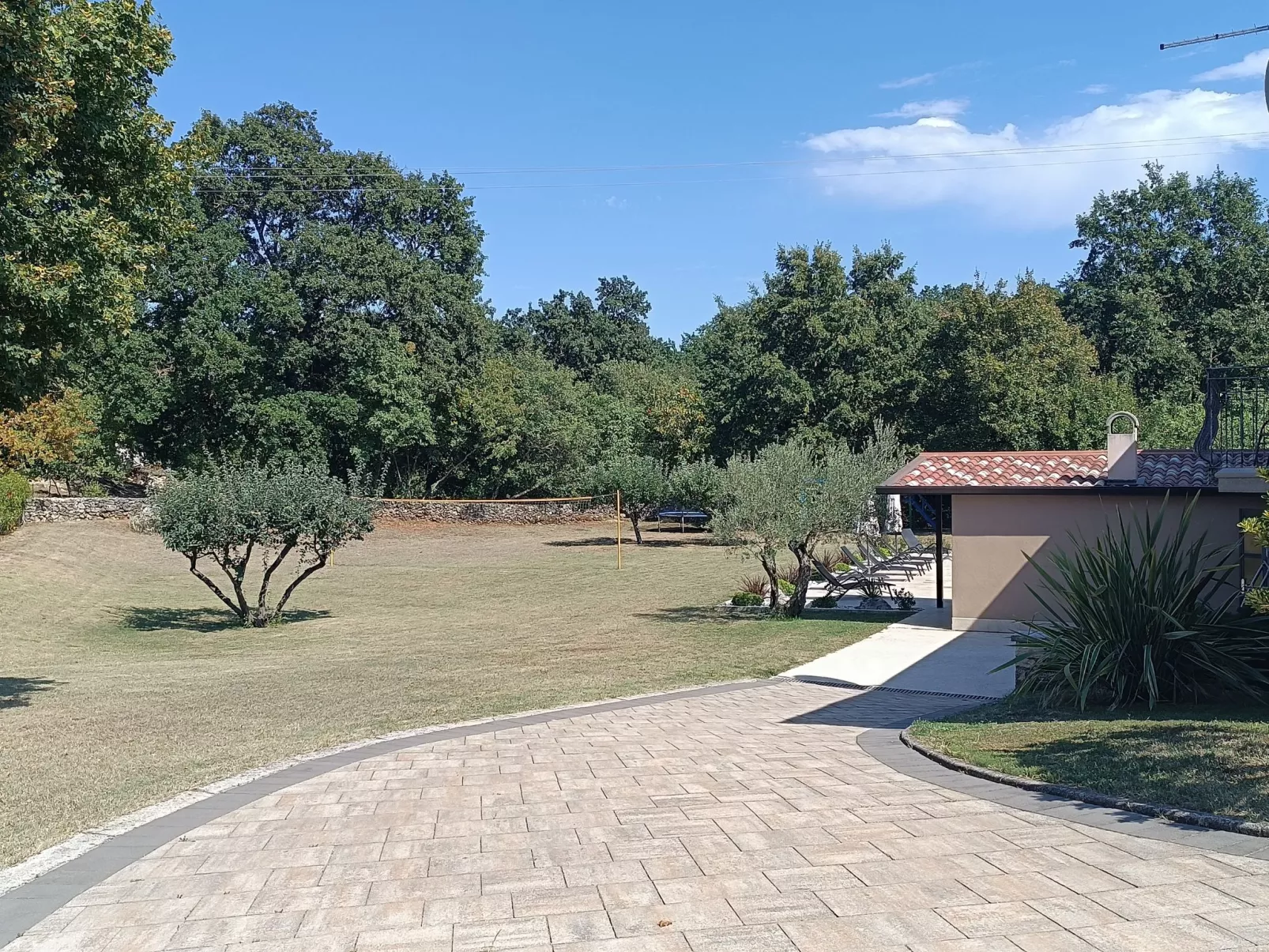 Villa Križanci - Draußen