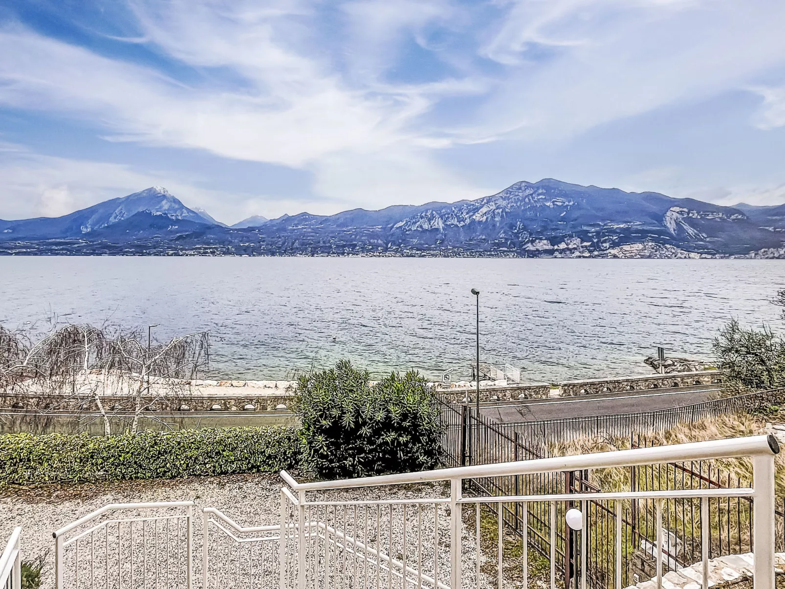 Sona's Lake Home - Draußen