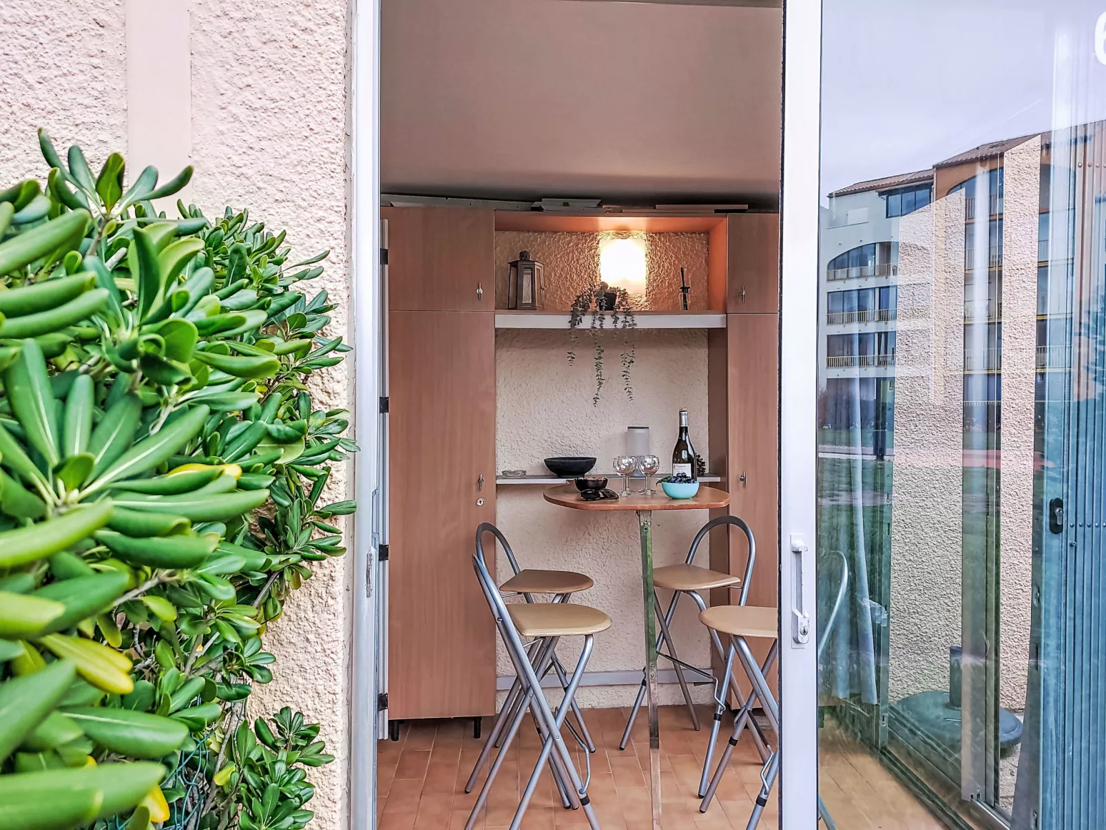 Cap de Mer - Drinnen