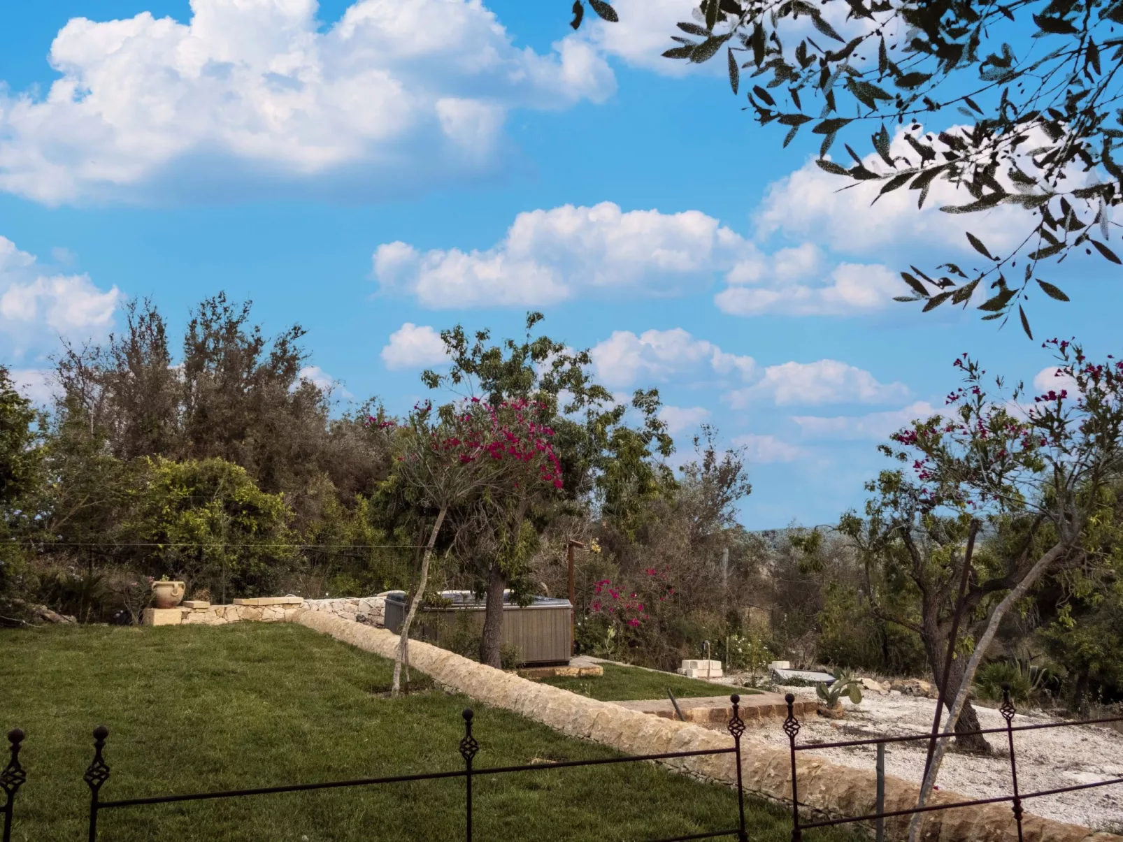 Giniusa' Studio mit Whirlpool-Badewanne - Outside