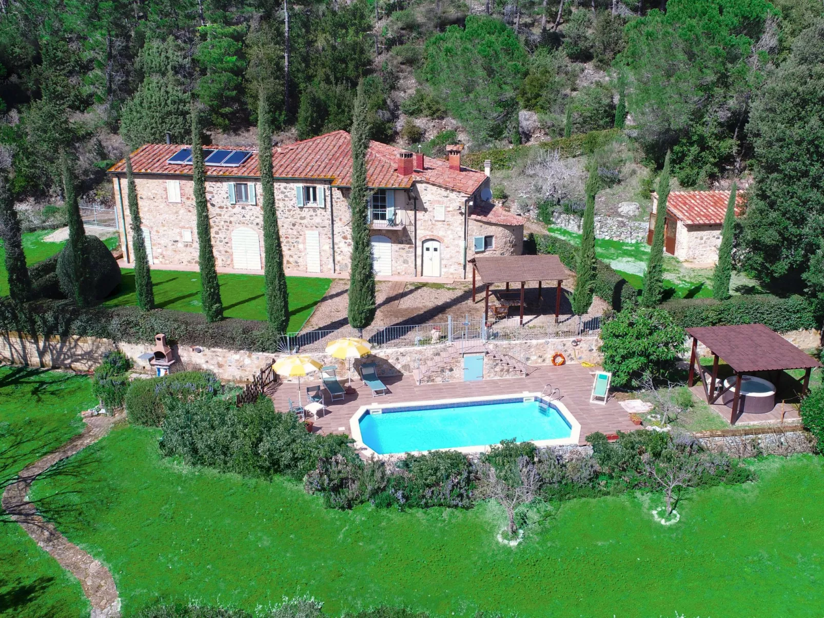 In Montecastelli Pisano mit beheiztem Whirlpool - Dehors