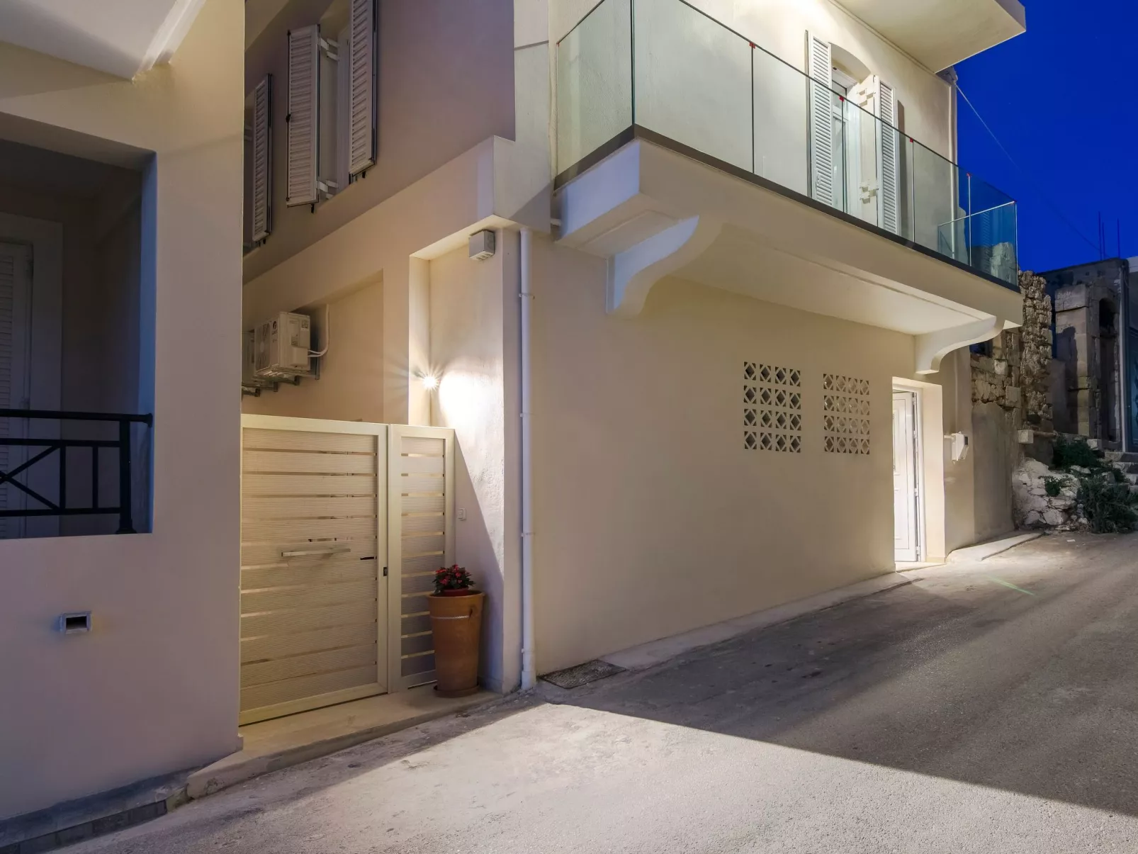 Leny's Seaside House - Outside