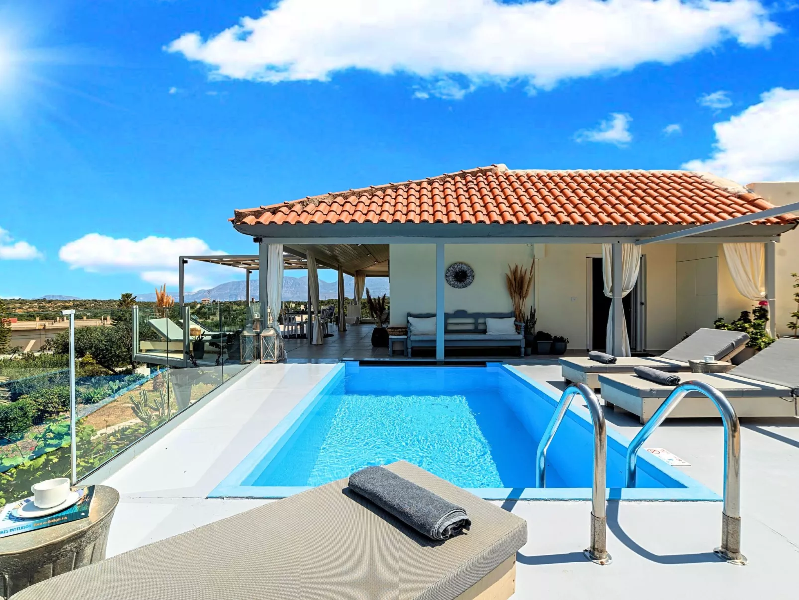 "Olive Green" mit Blick auf das Wasser - Outside