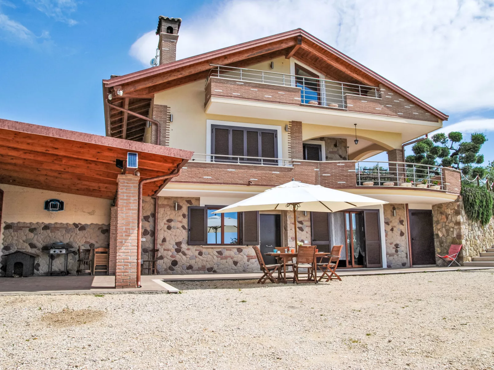 Corte Saturnia - Outside